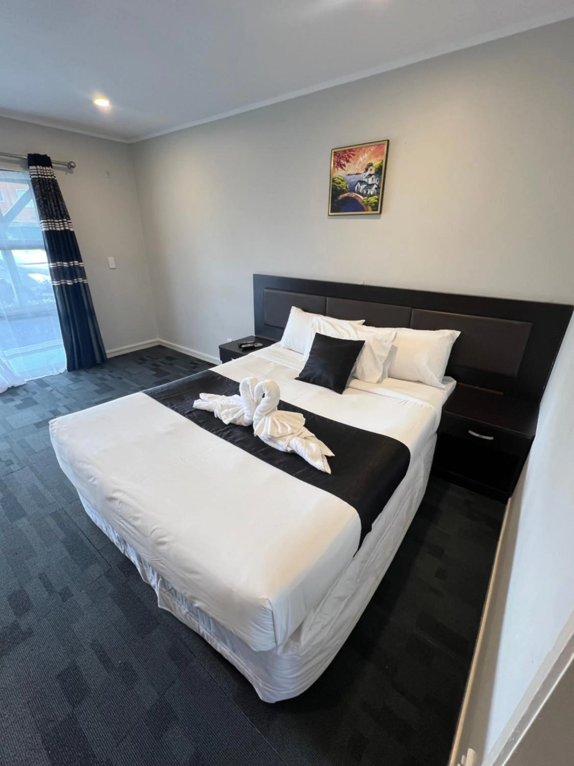 Bed in Monument Motor Lodge Papakura