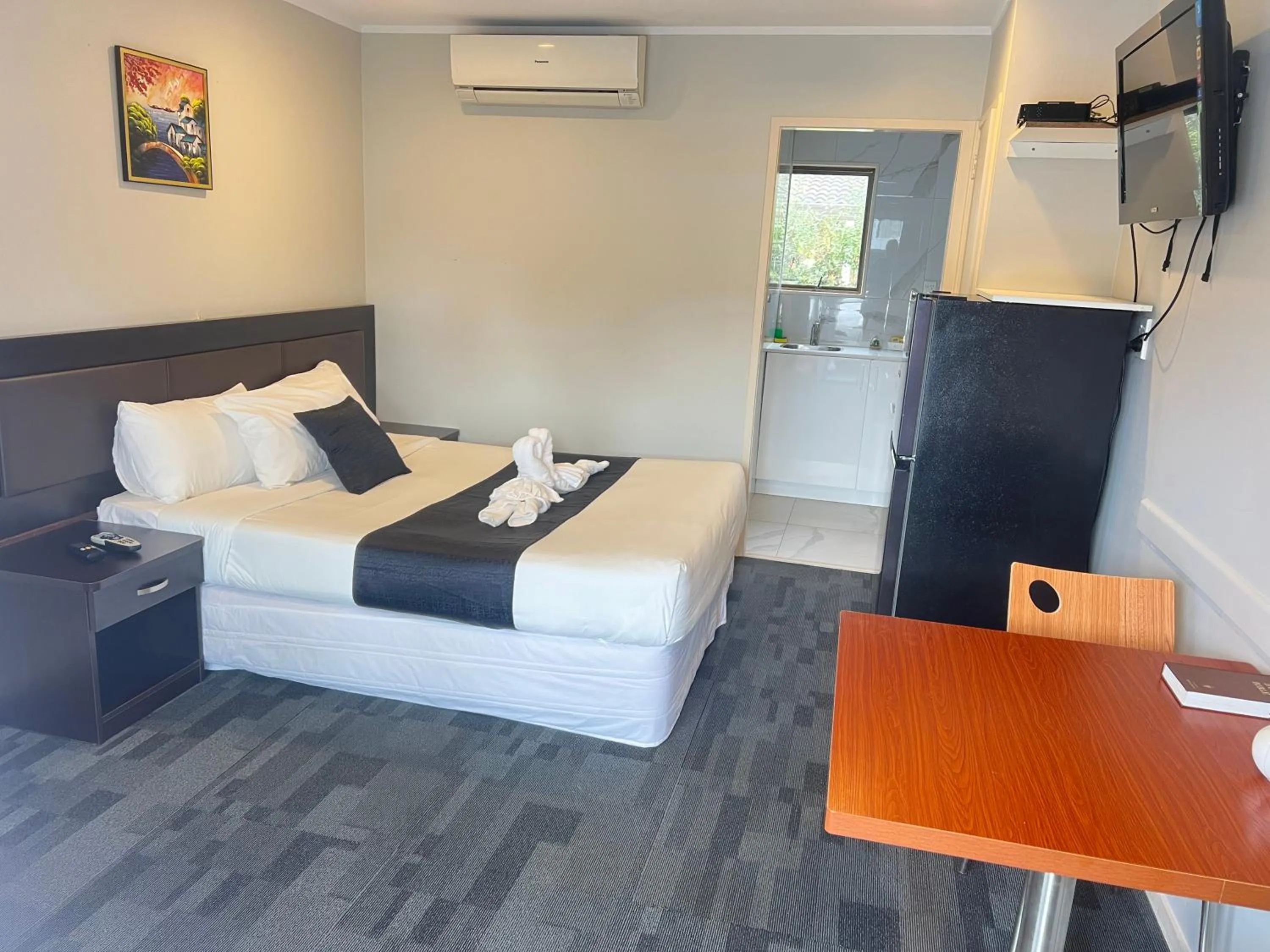 Bed in Monument Motor Lodge Papakura