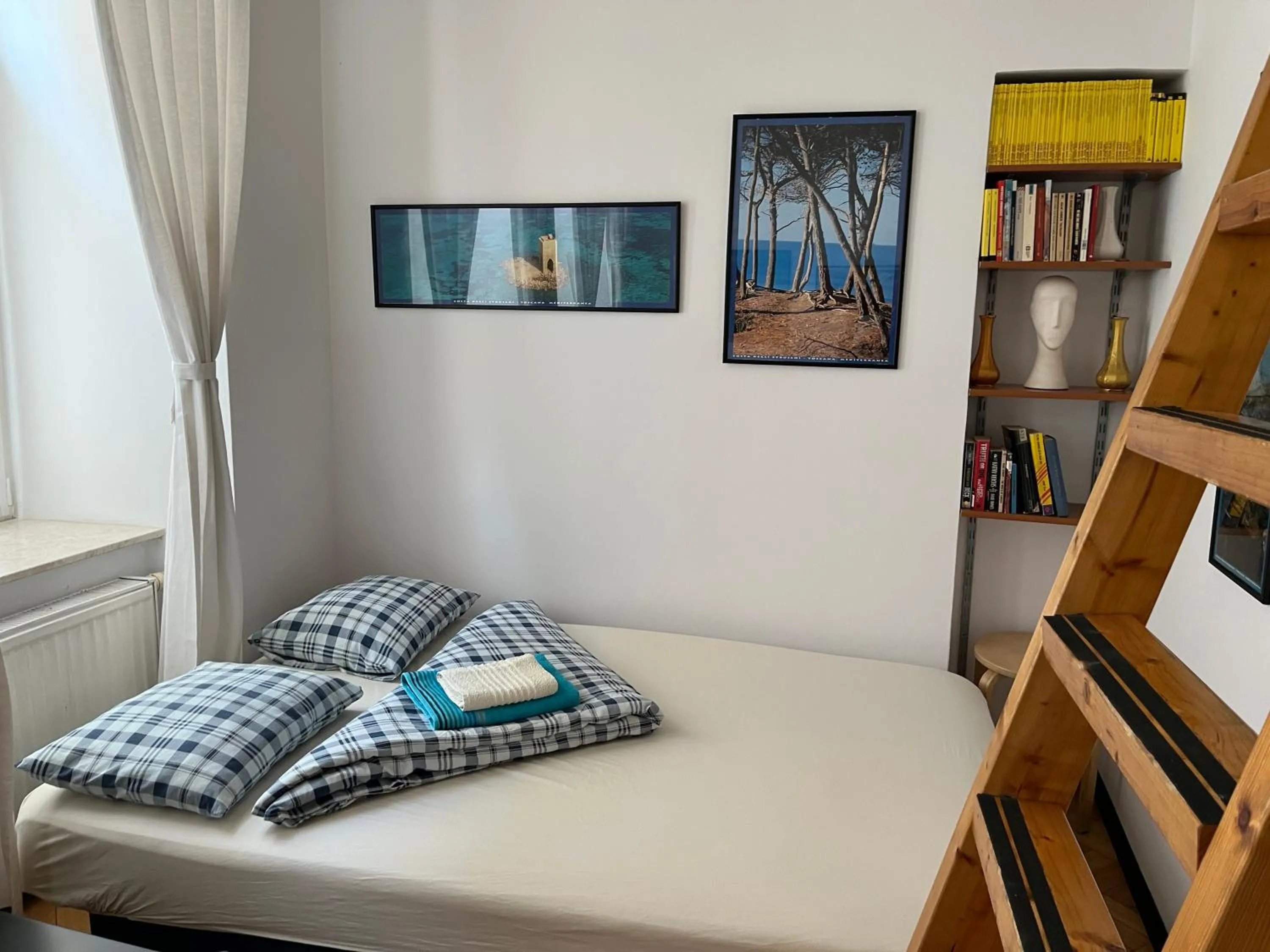 Bed in Home in Krakow Silvio's Apartments