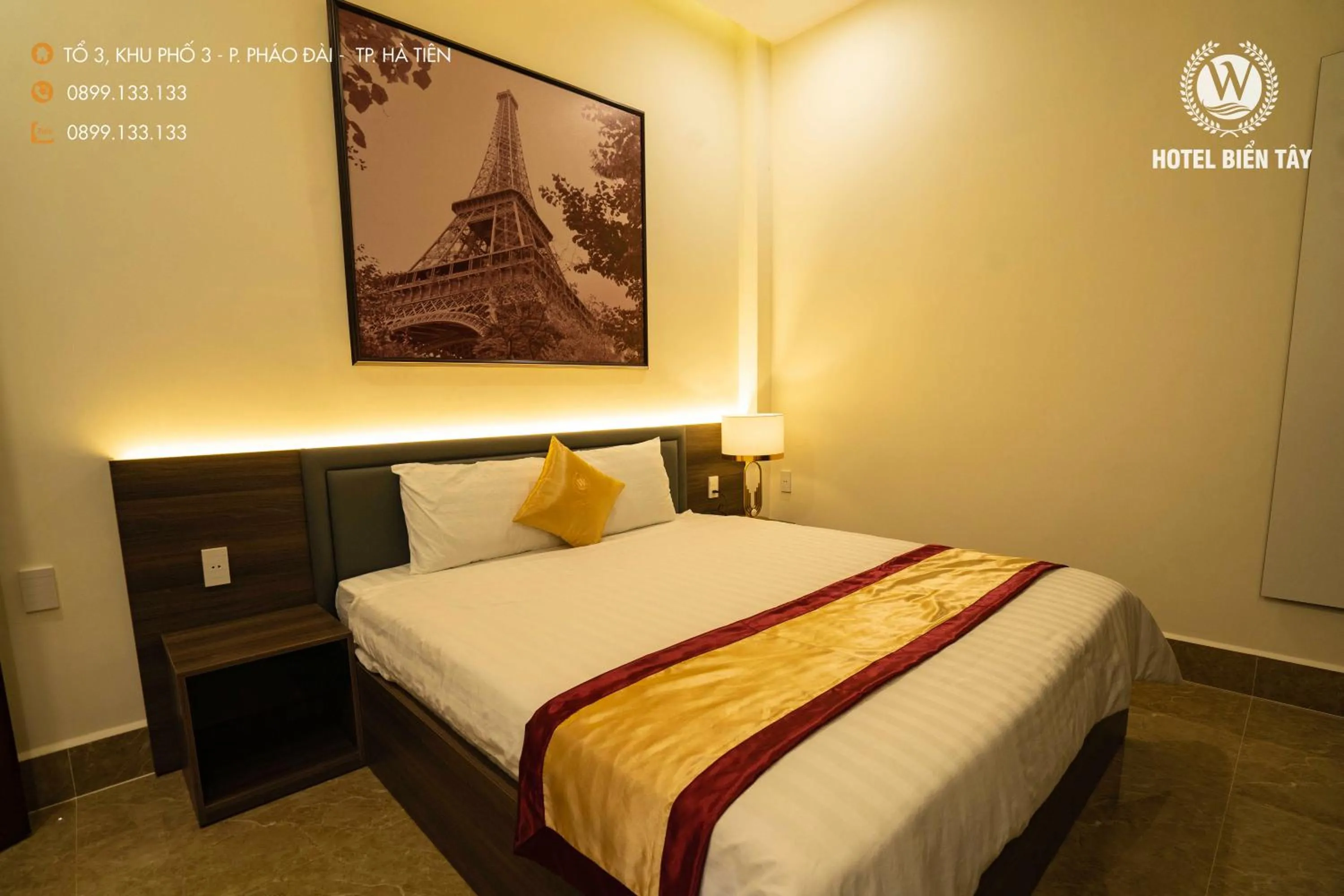 Bed in KHÁCH SẠN BIỂN TÂY