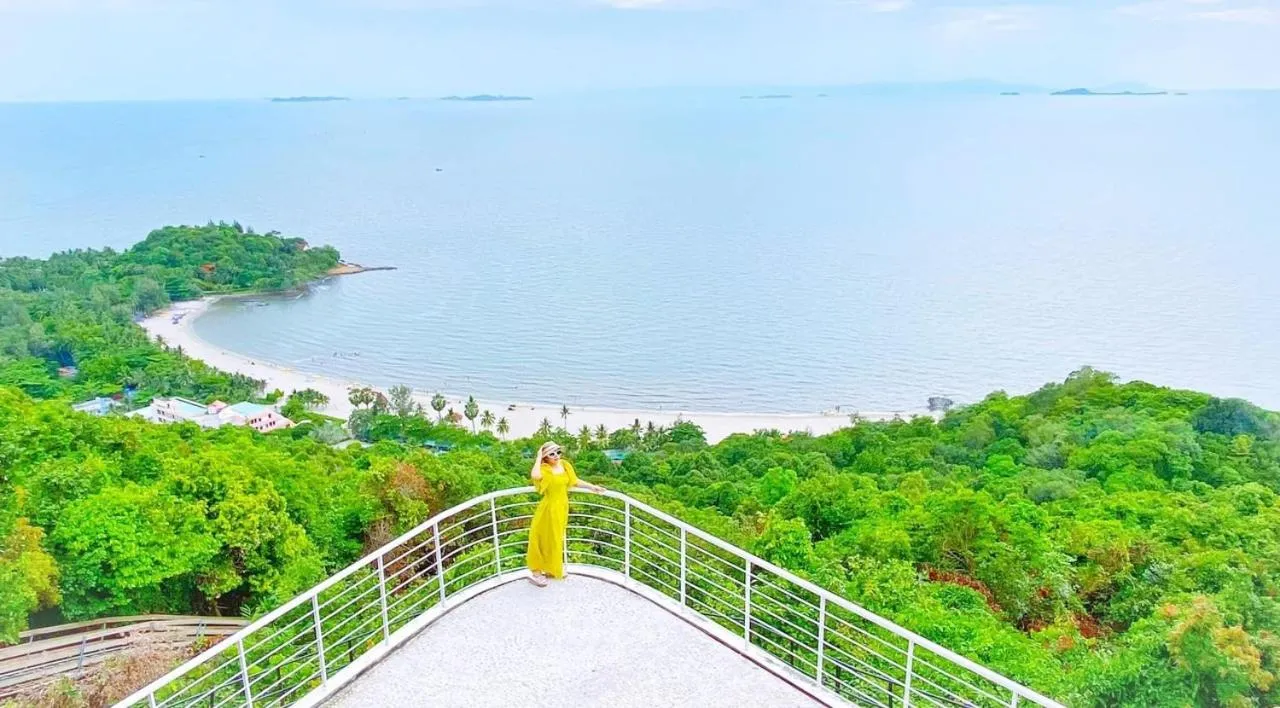 Hiking in KHÁCH SẠN BIỂN TÂY