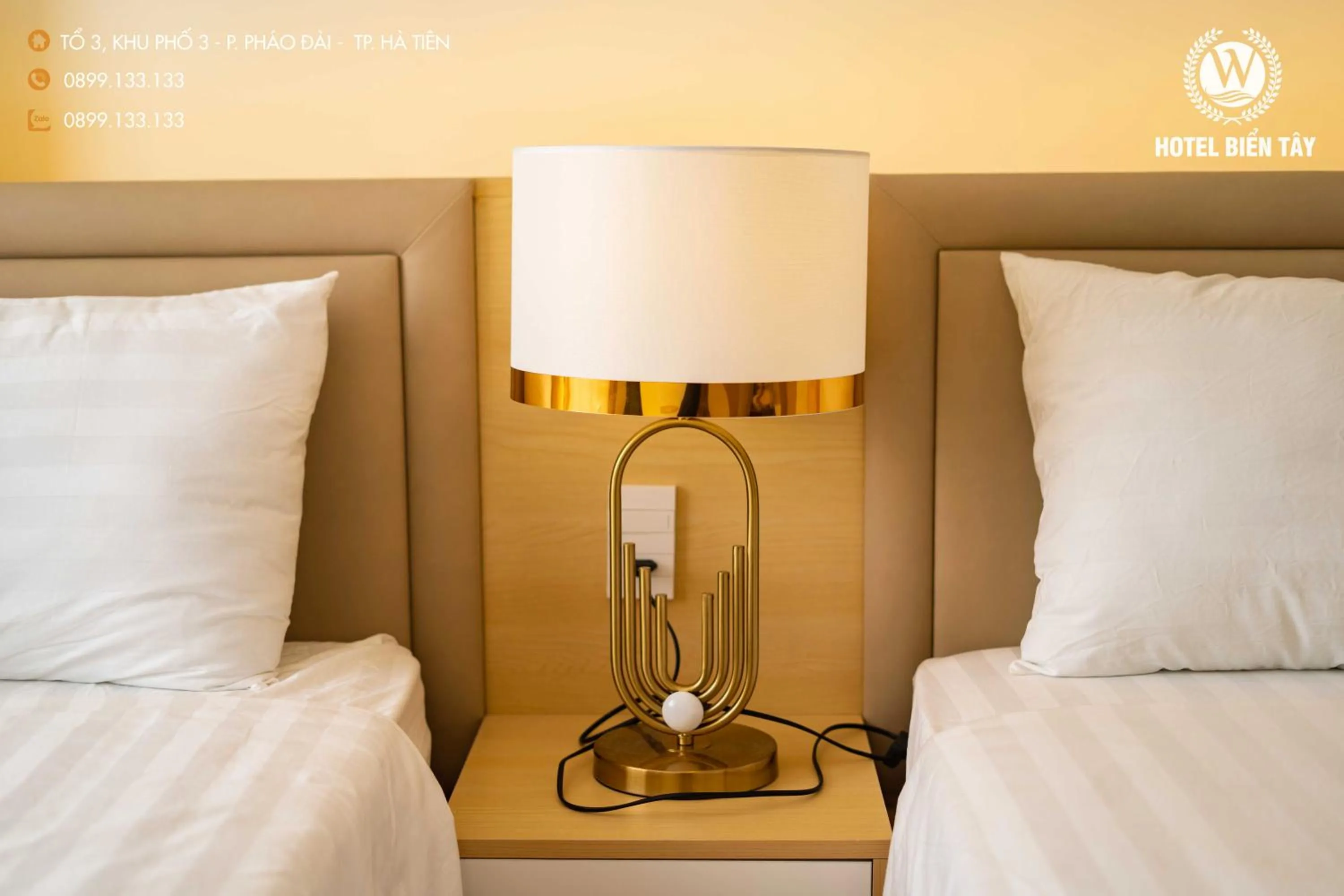 Bed in KHÁCH SẠN BIỂN TÂY