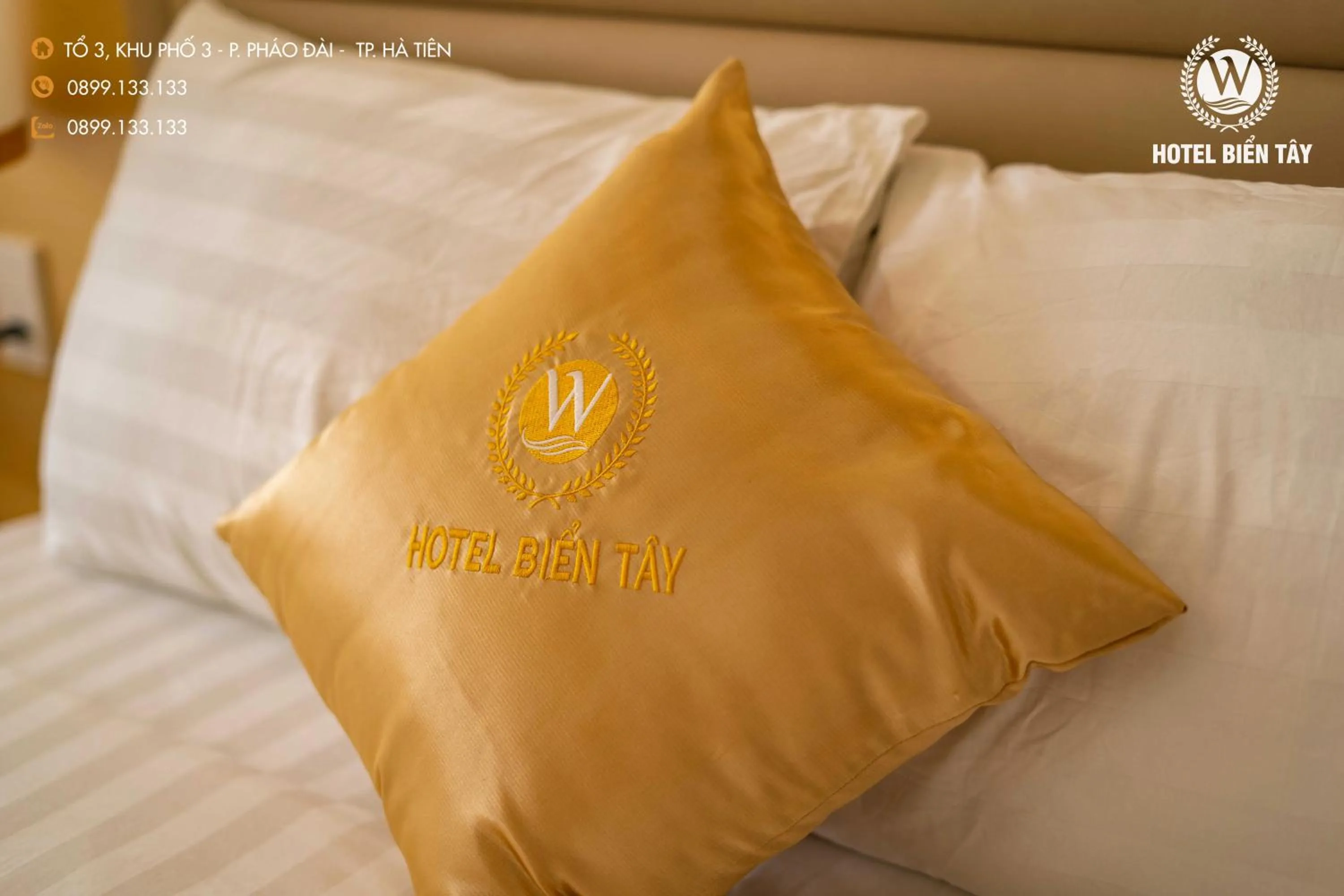 Bed in KHÁCH SẠN BIỂN TÂY