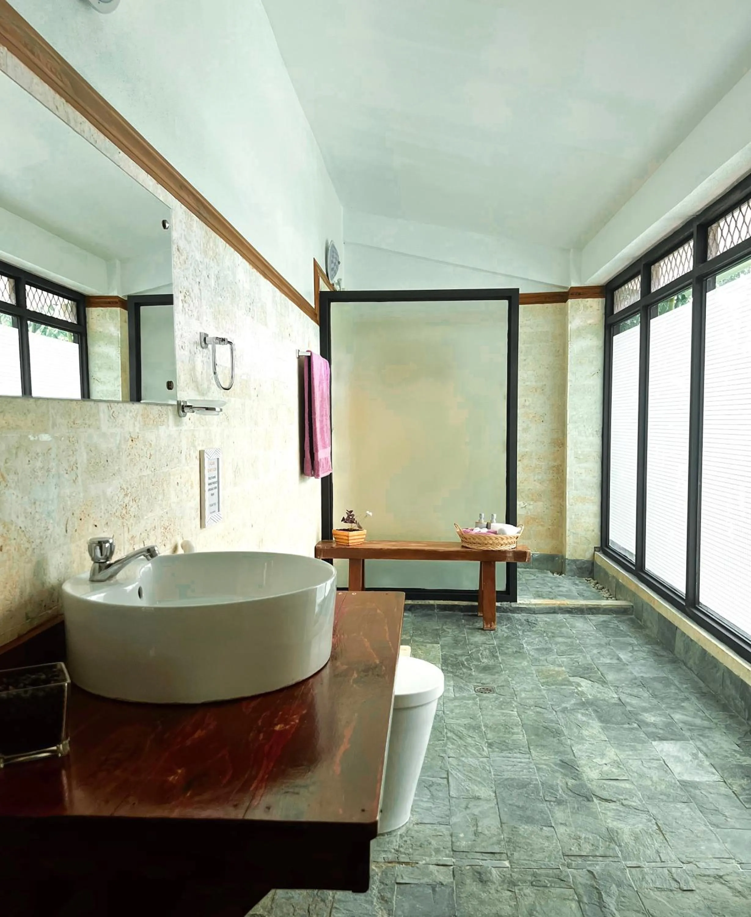 Toilet in Villa Formosa Panglao