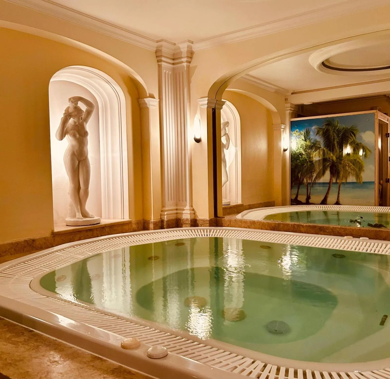 Swimming pool in Hotel Polaris