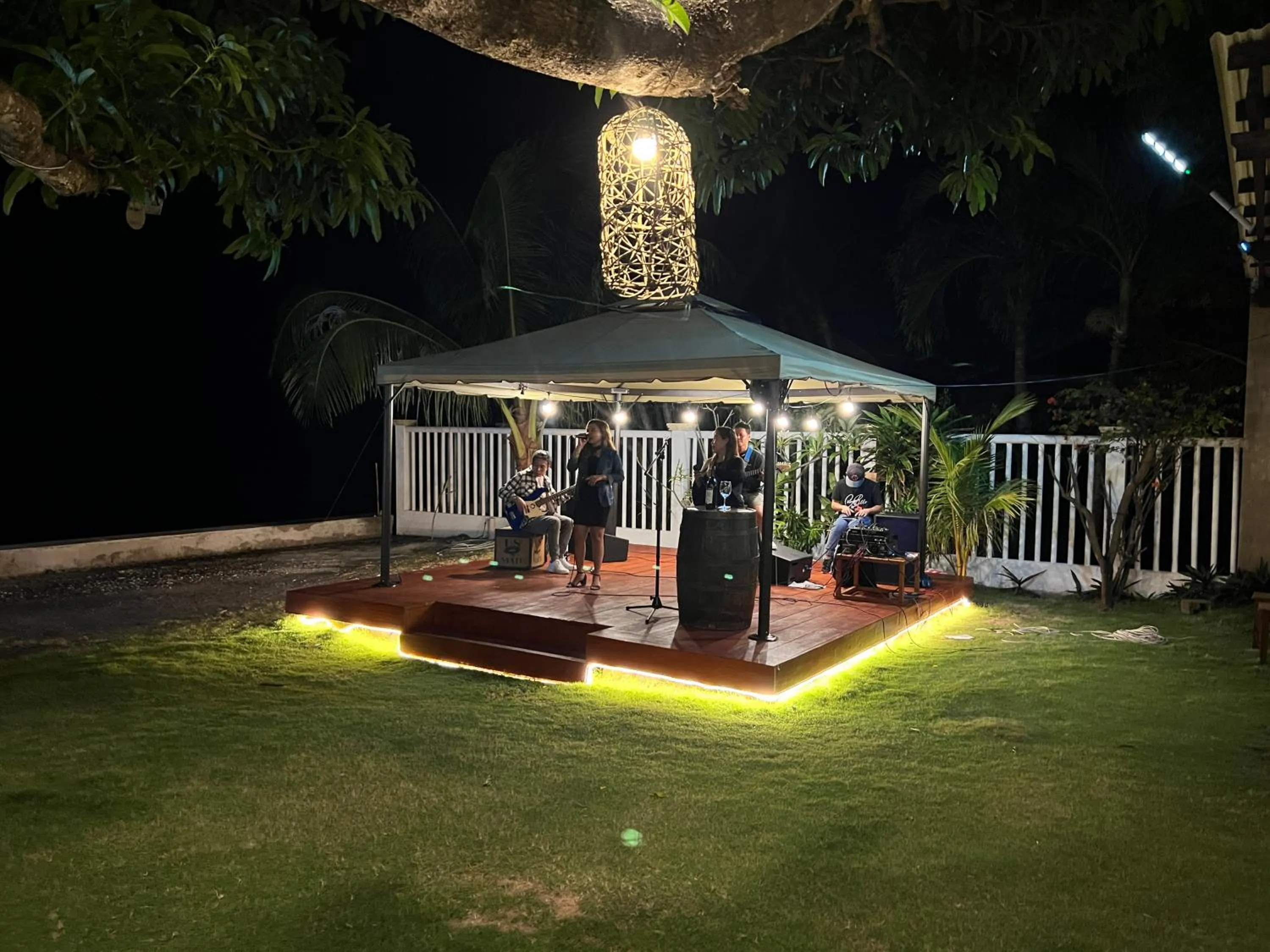 Lounge or bar in Infinity Diving Resort and Residences