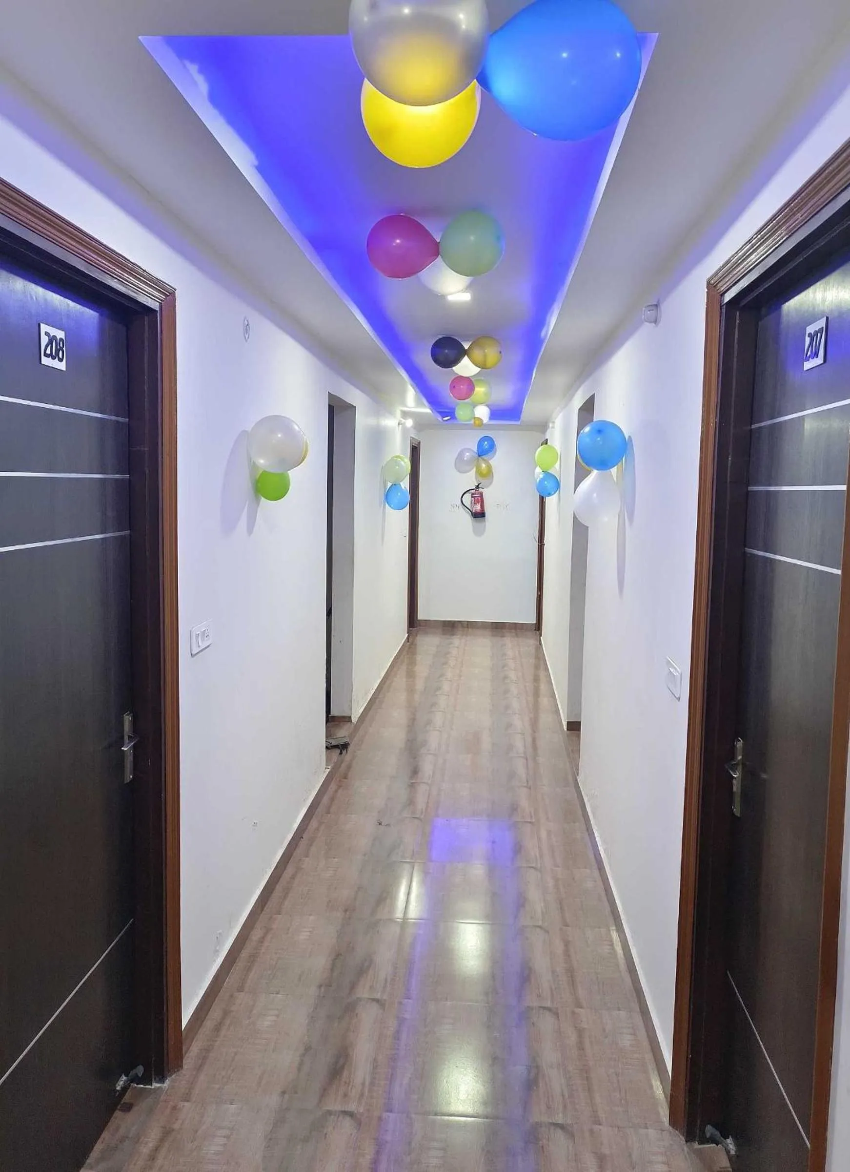 Lobby or reception in Hotel O Sky Hills Near Chaudhary Charan Singh International Airport