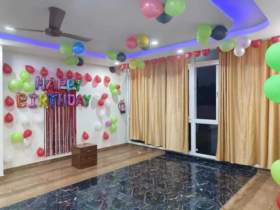 Bedroom in Hotel O Sky Hills Near Chaudhary Charan Singh International Airport