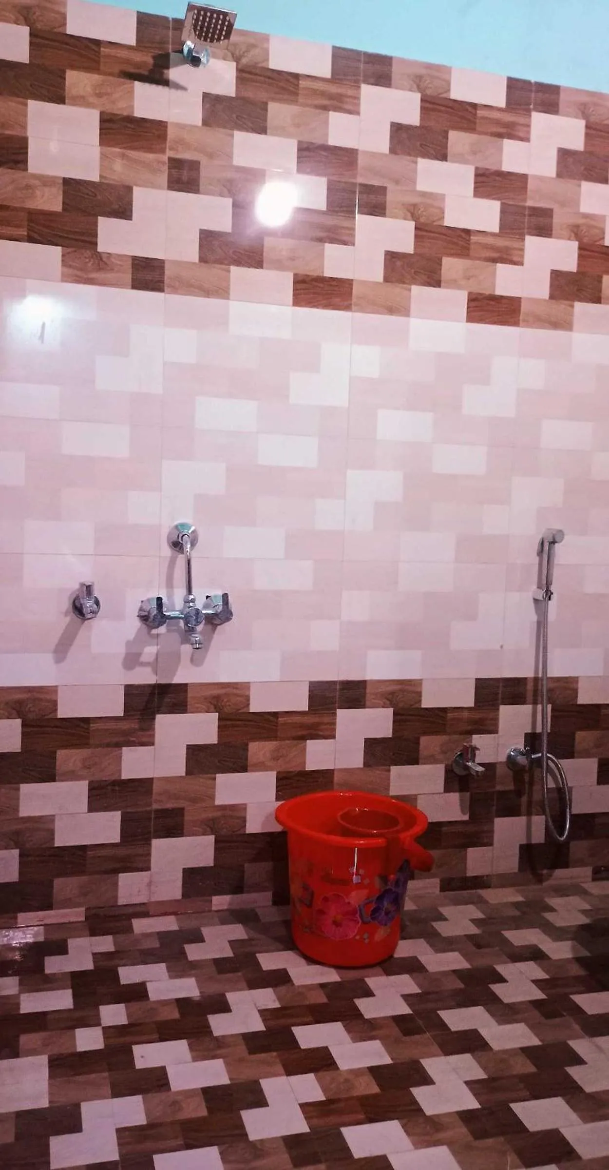 Bathroom in Hotel O Sky Hills Near Chaudhary Charan Singh International Airport