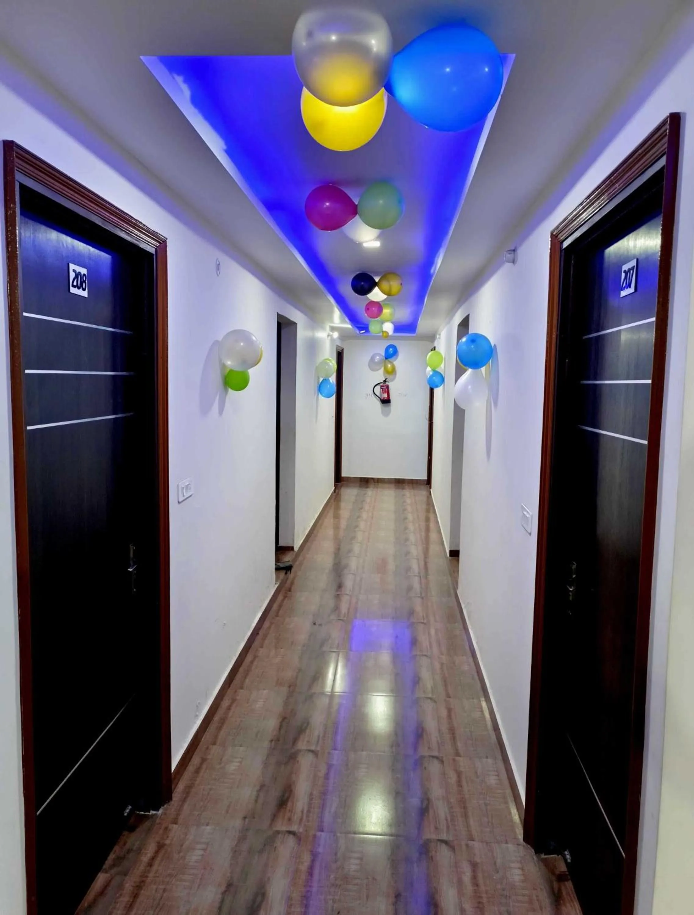 Lobby or reception in Hotel O Sky Hills Near Chaudhary Charan Singh International Airport
