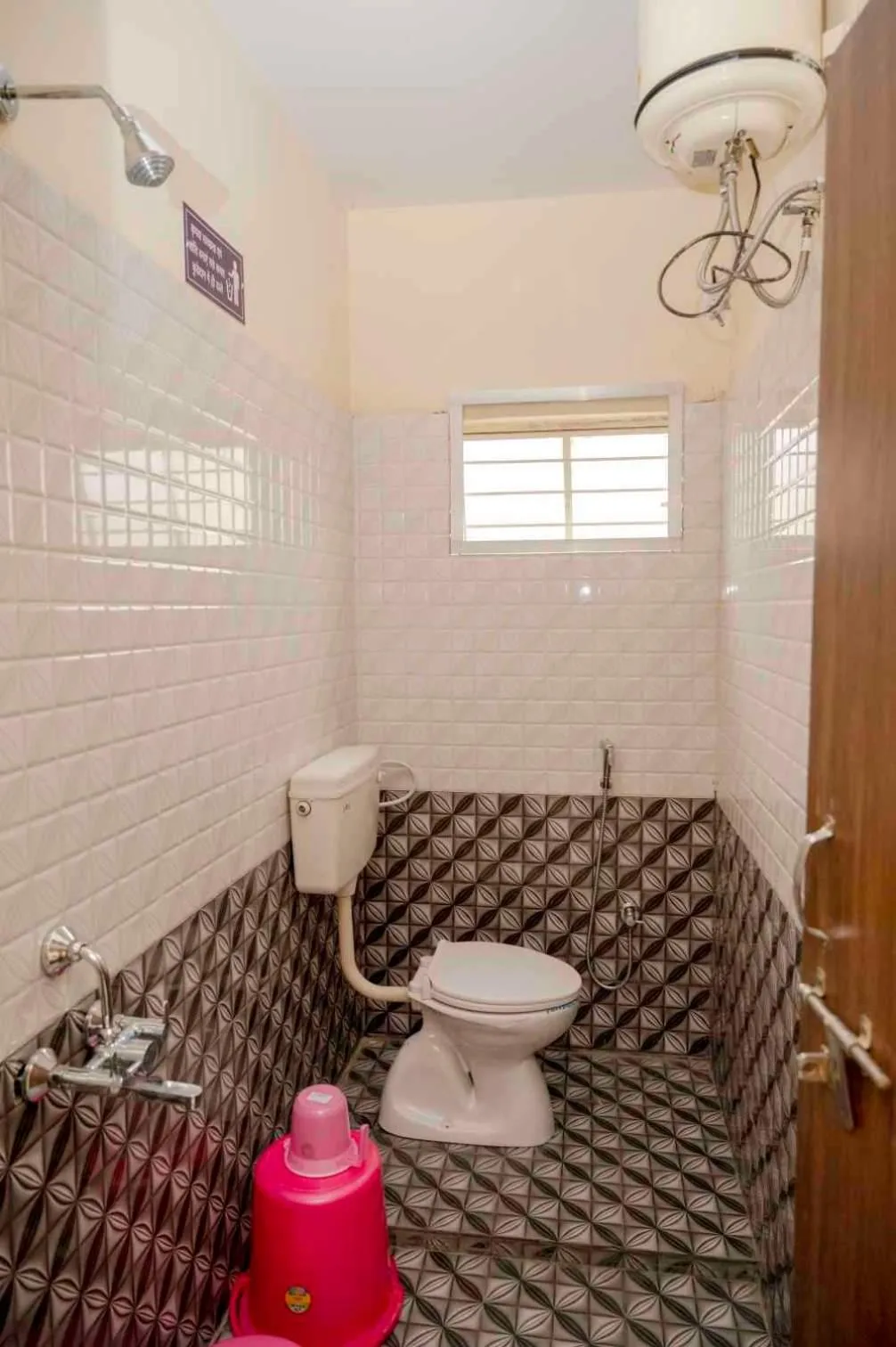 Bathroom in Hotel O POP Hotel Blue Star