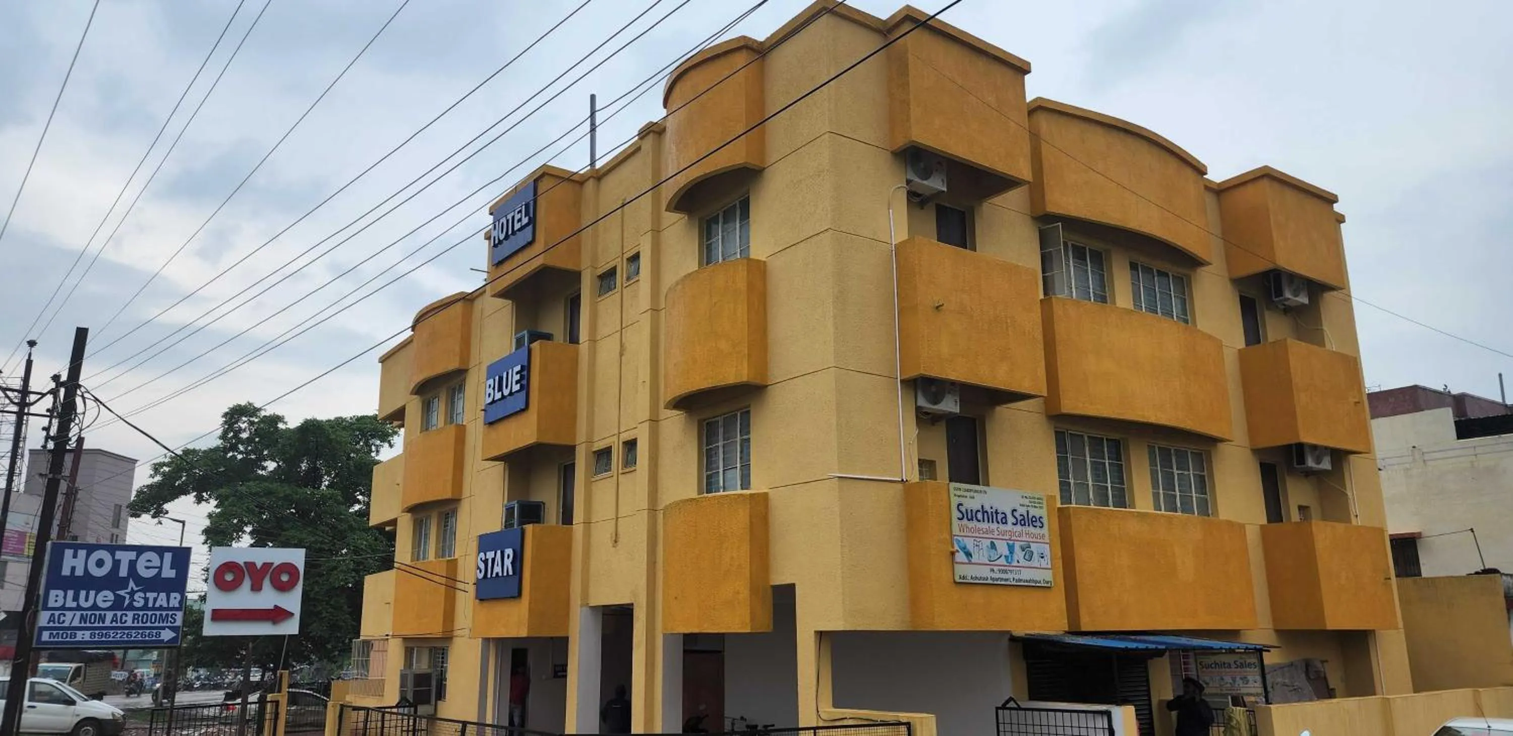 Facade/entrance in Hotel O POP Hotel Blue Star