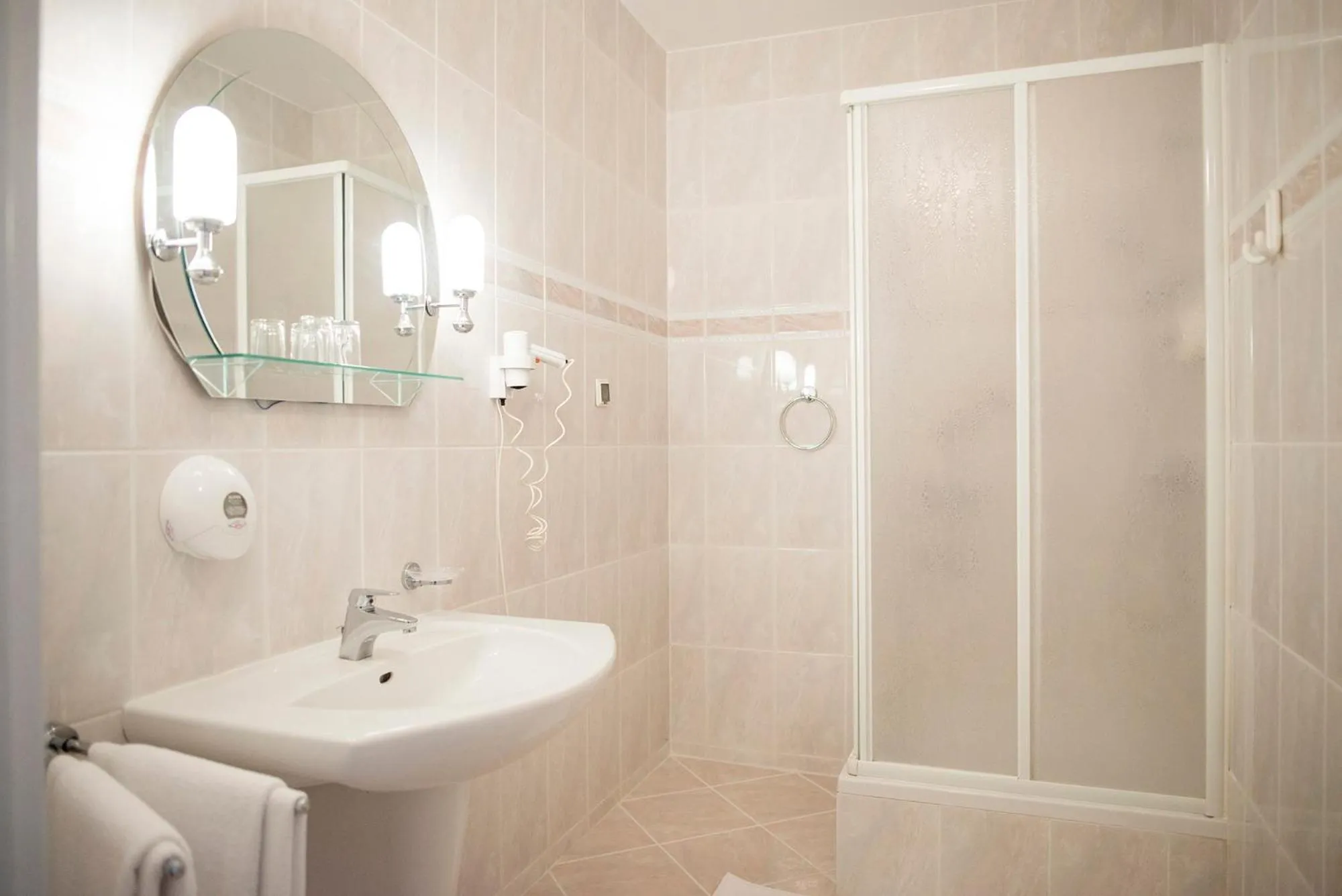 Bathroom in Hotel Renusz