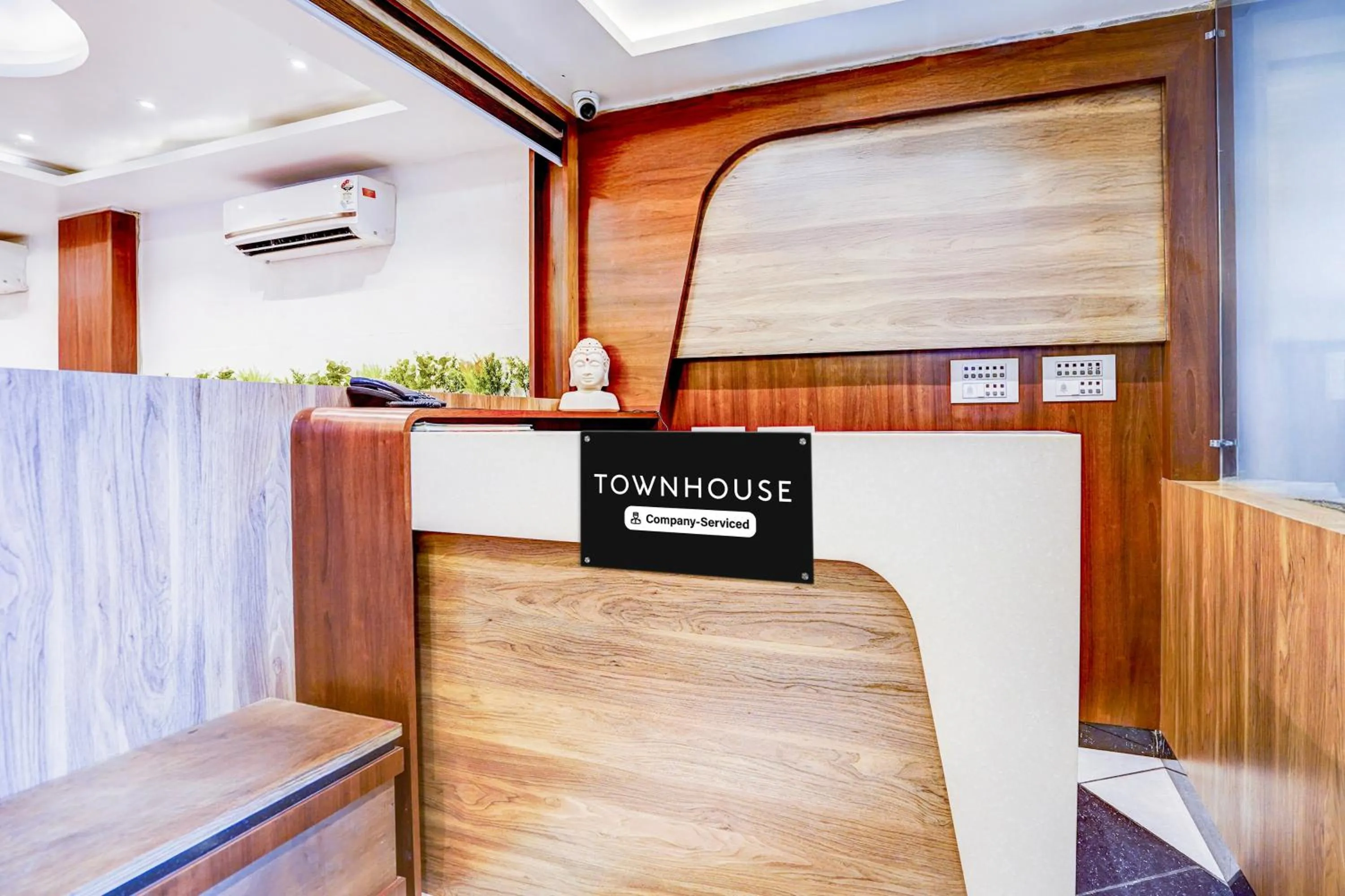 Lobby or reception in Super Townhouse Zero Mile Gandhi Setu Formerly Classic Court