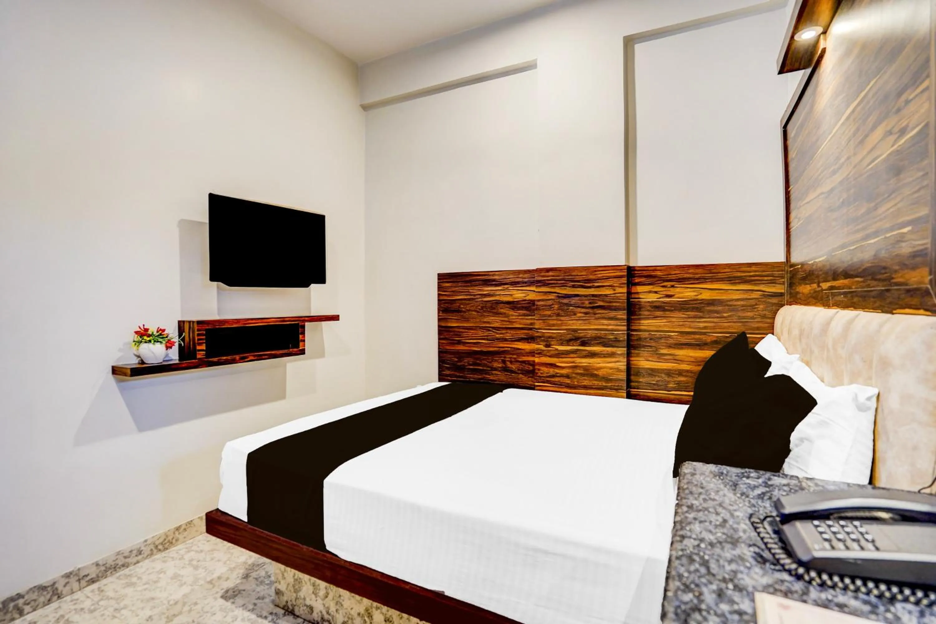 Bedroom, Bed in Super Townhouse Zero Mile Gandhi Setu Formerly Classic Court