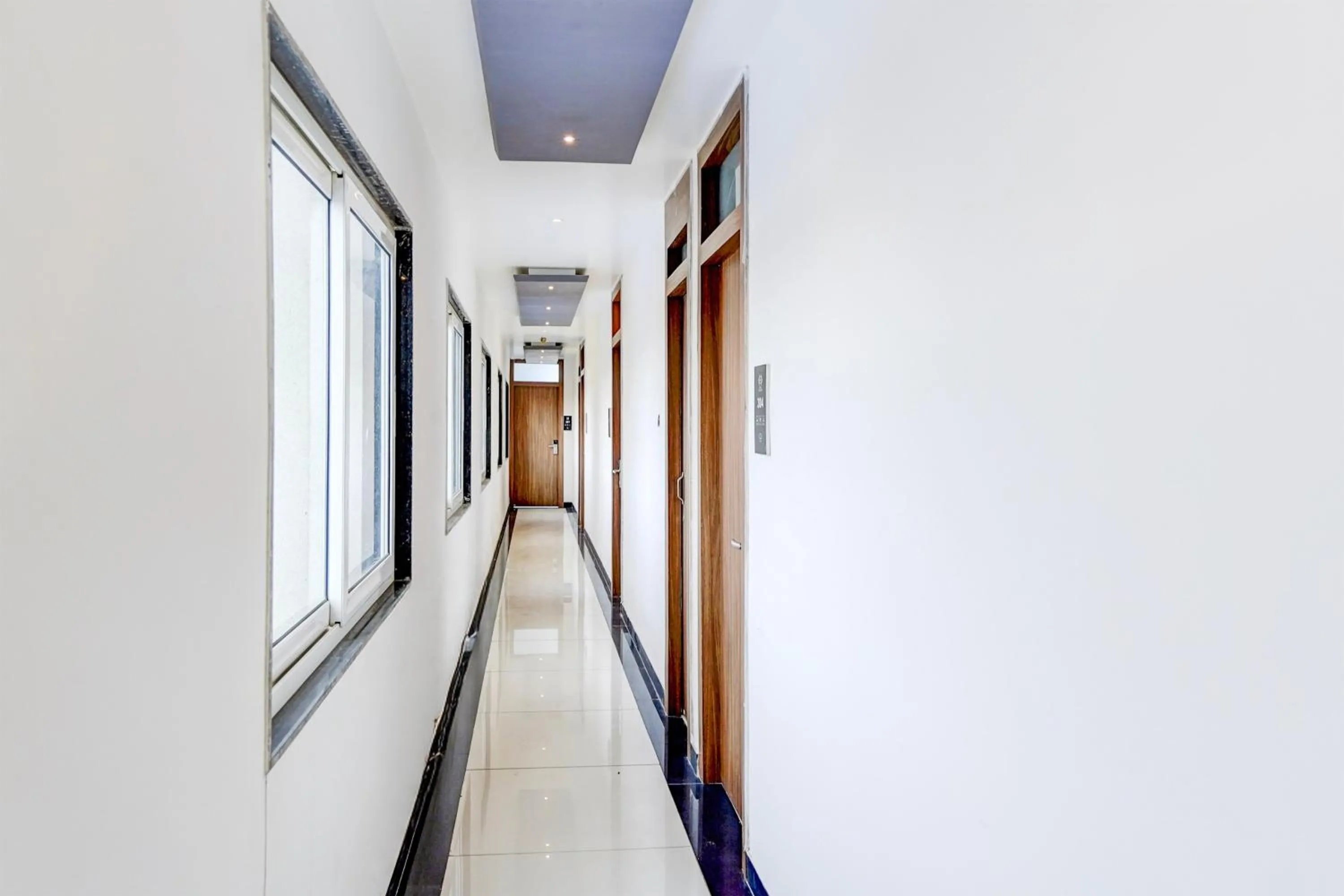 Lobby or reception in Super Townhouse Zero Mile Gandhi Setu Formerly Classic Court