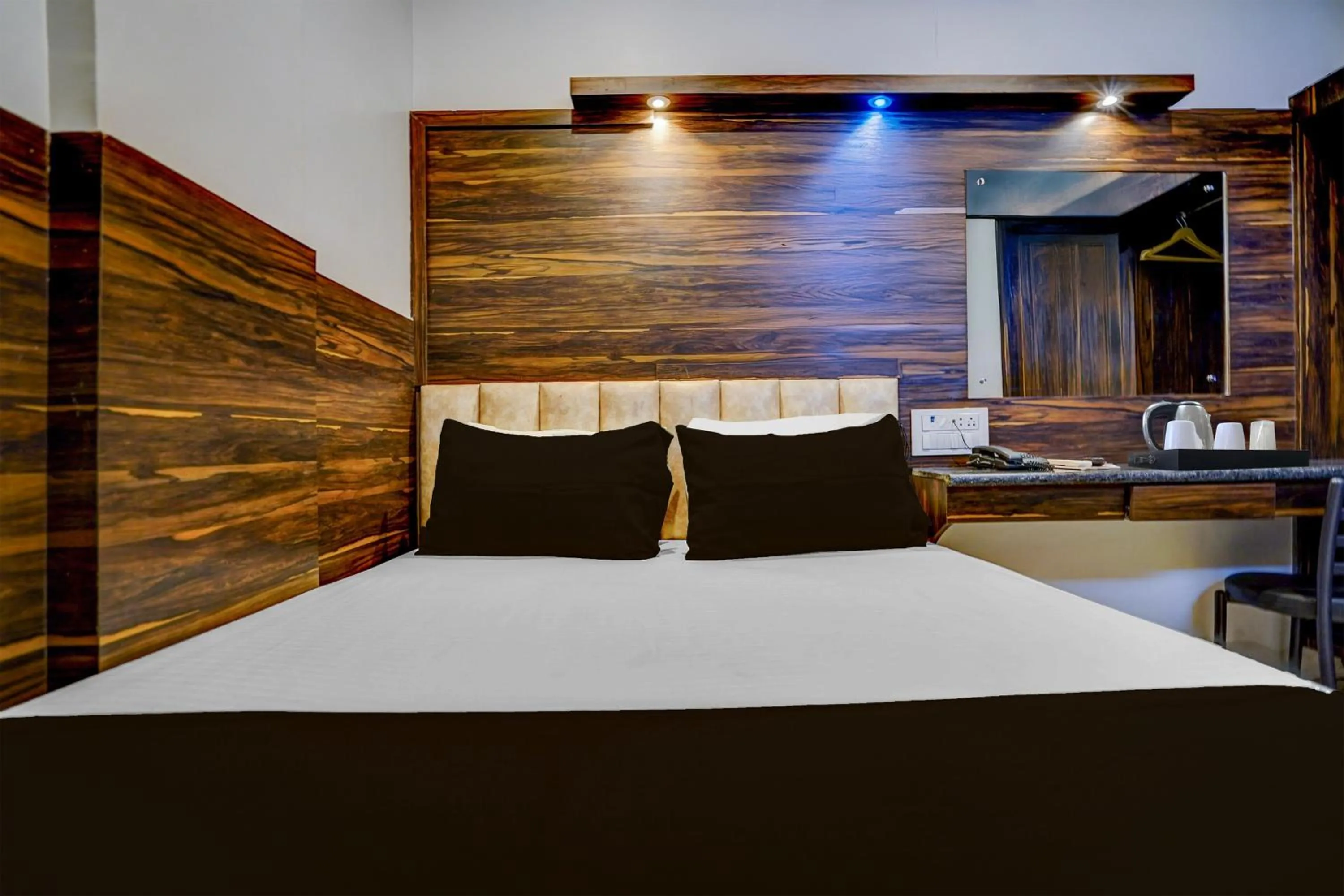 Bedroom, Bed in Super Townhouse Zero Mile Gandhi Setu Formerly Classic Court