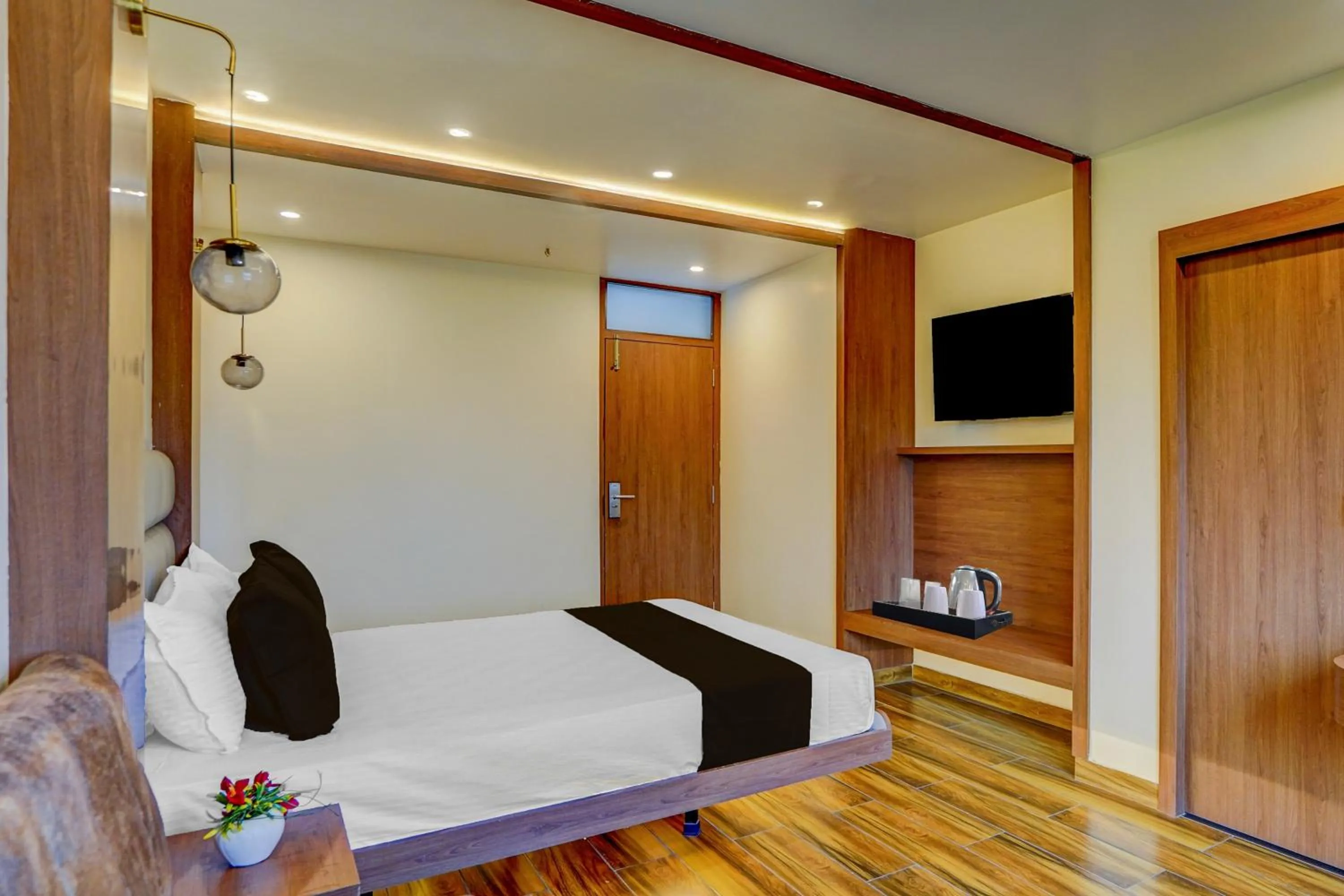 Bedroom, Bed in Super Townhouse Zero Mile Gandhi Setu Formerly Classic Court