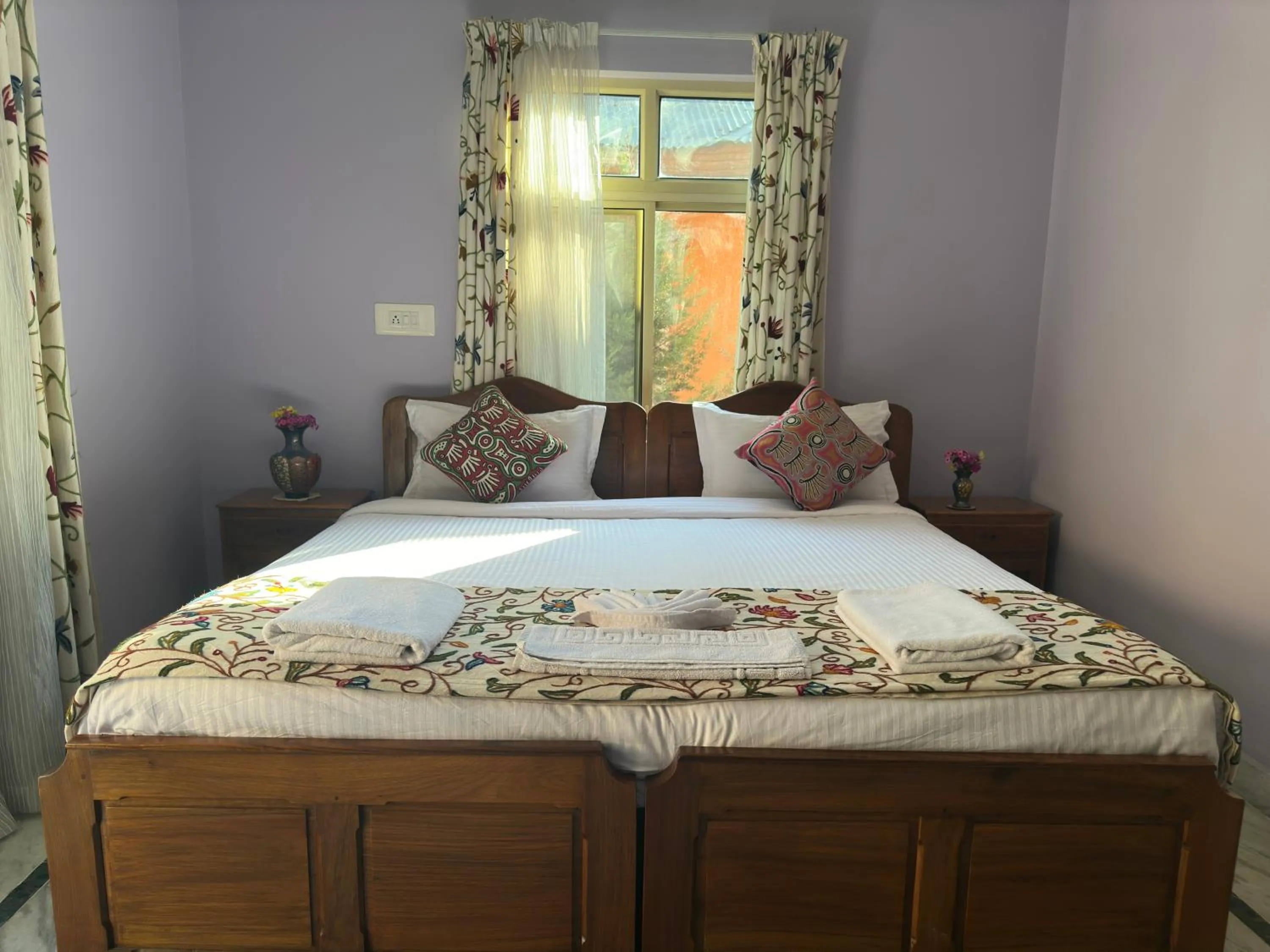 Bed in Jan Mahal