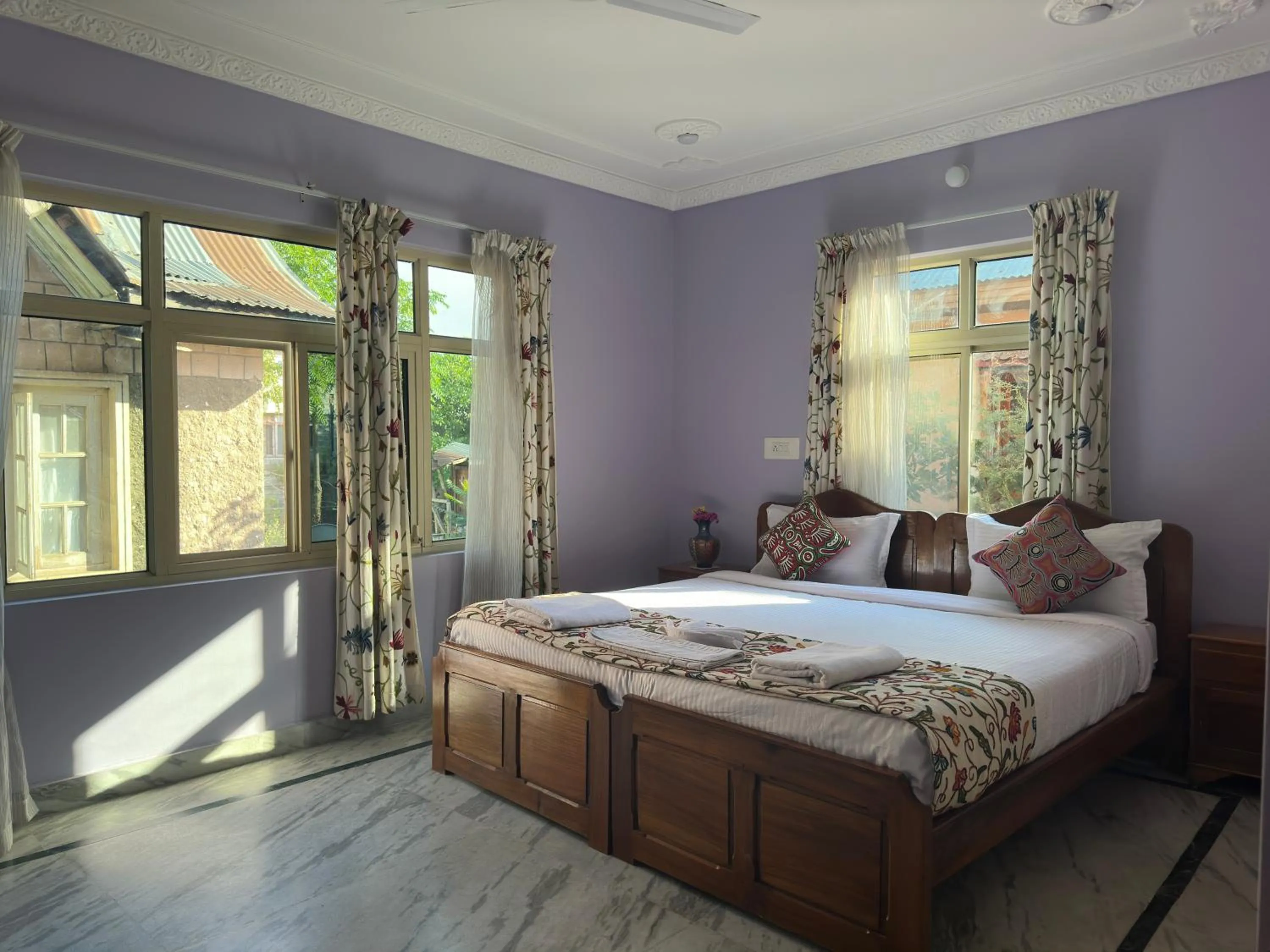 Bed in Jan Mahal