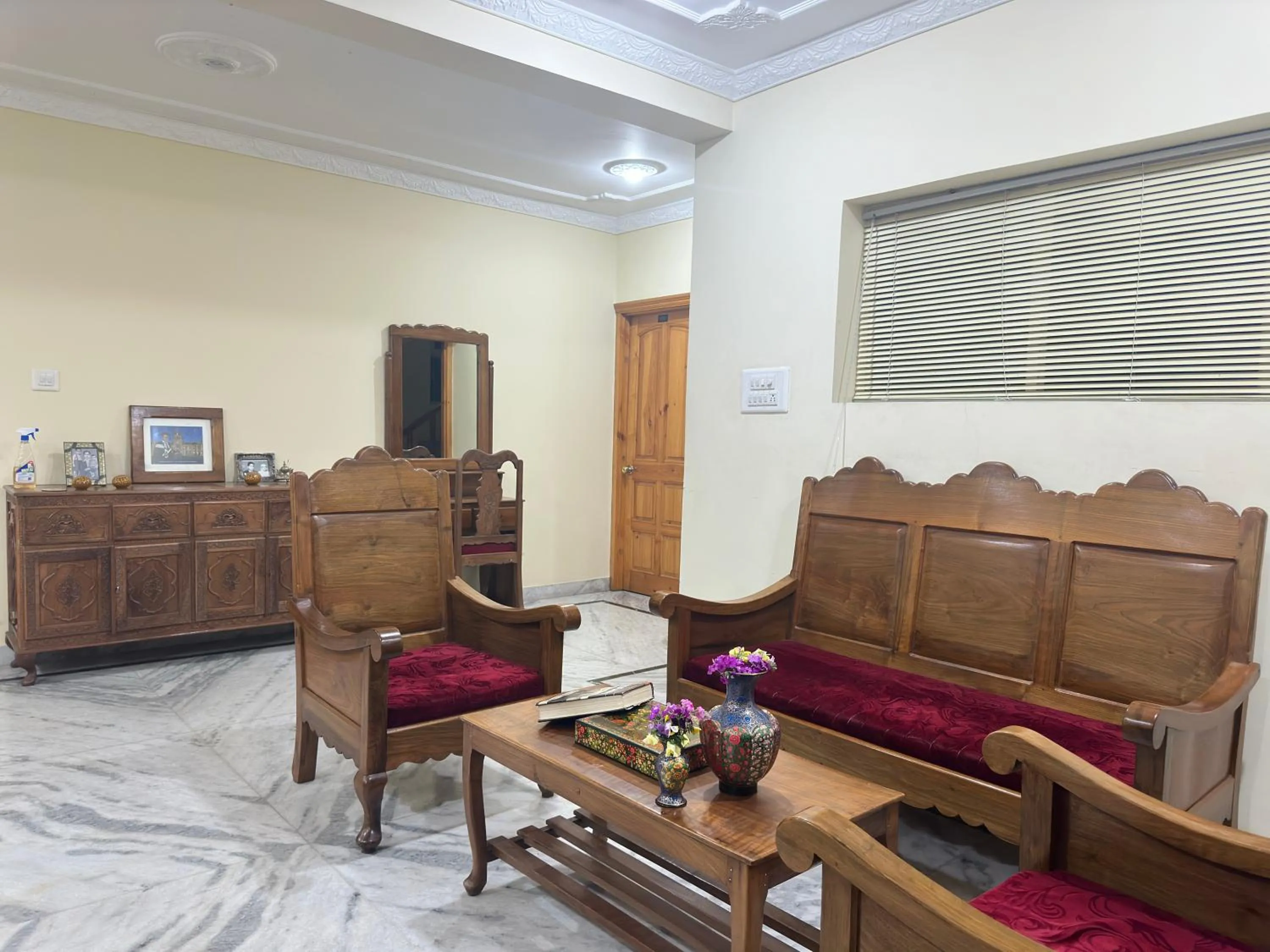 Restaurant/places to eat in Jan Mahal