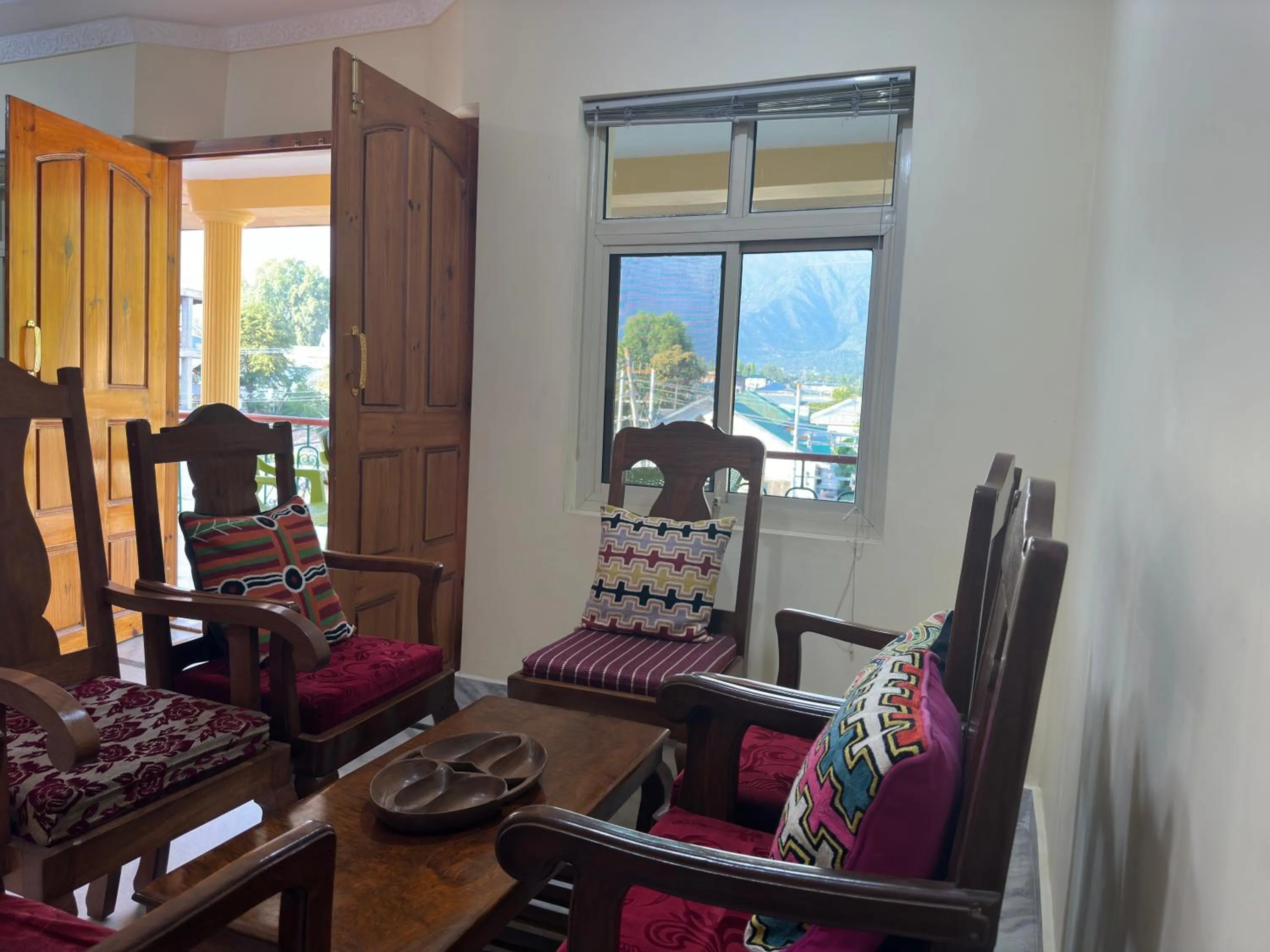 Restaurant/places to eat in Jan Mahal