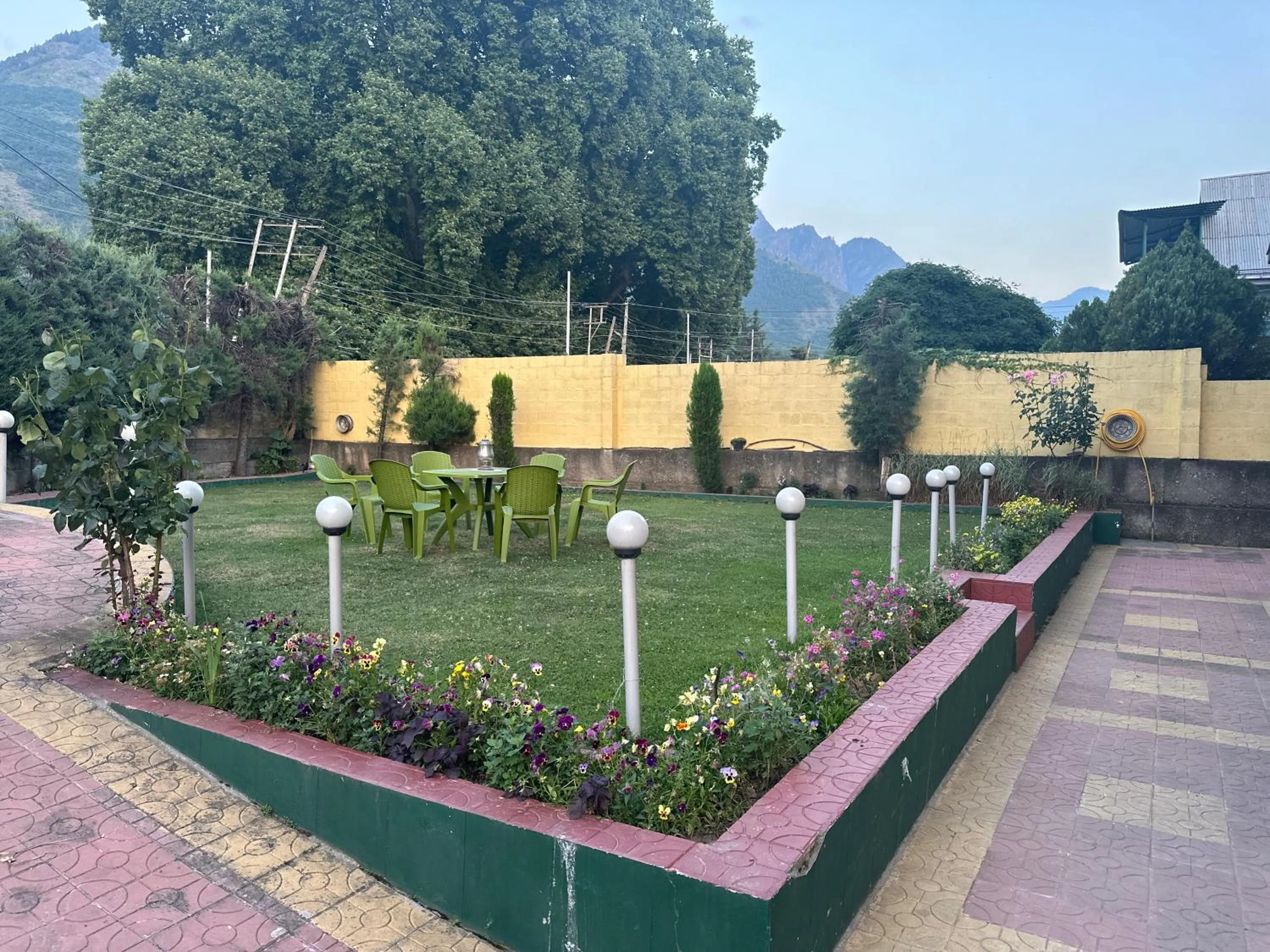 Garden in Jan Mahal