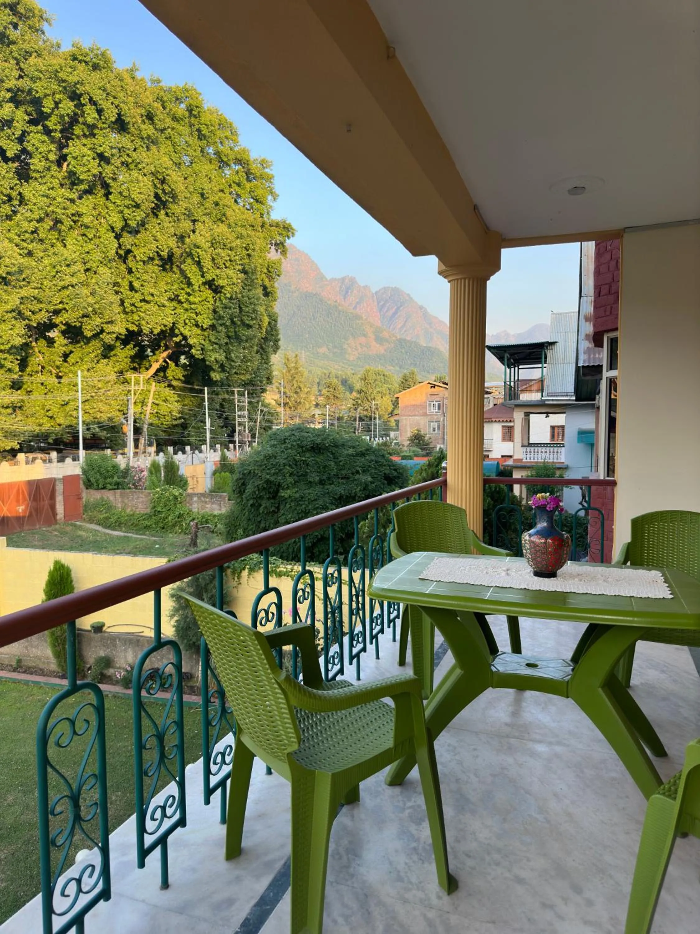 Restaurant/places to eat in Jan Mahal