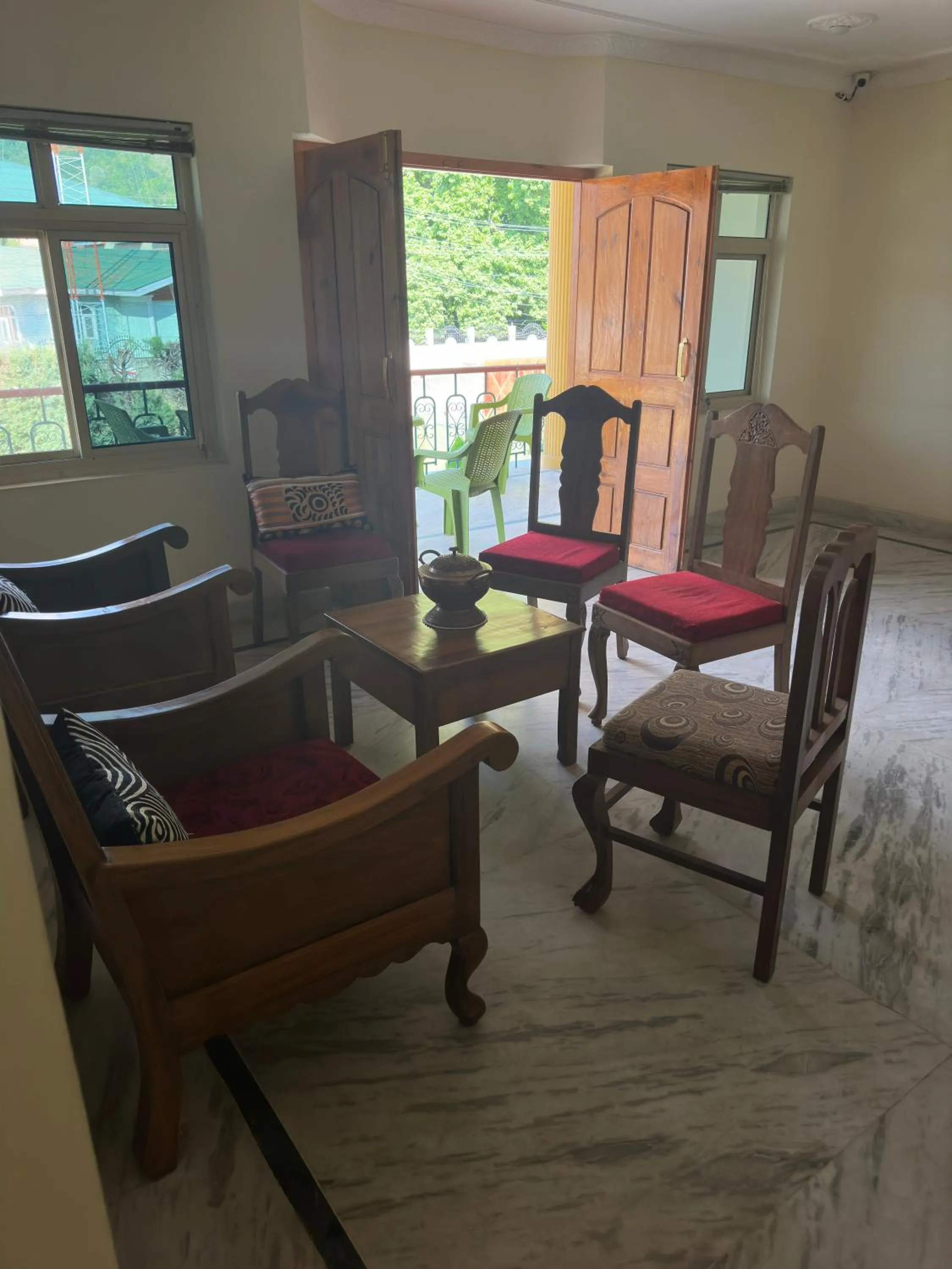 Restaurant/places to eat in Jan Mahal