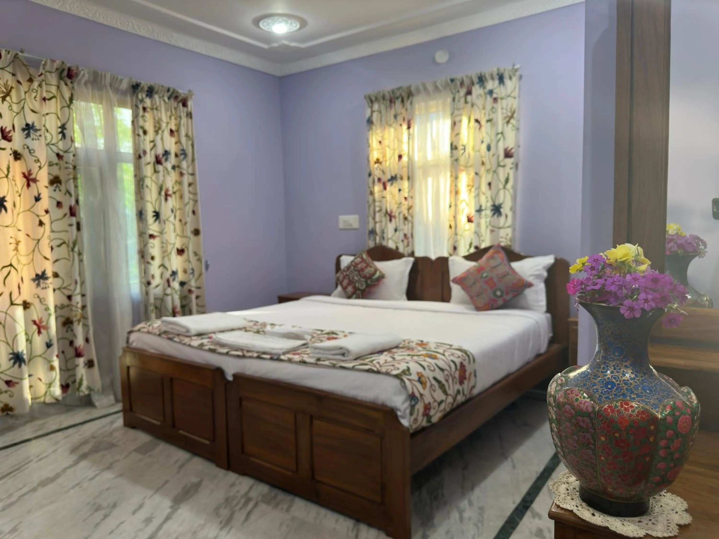 Bed in Jan Mahal