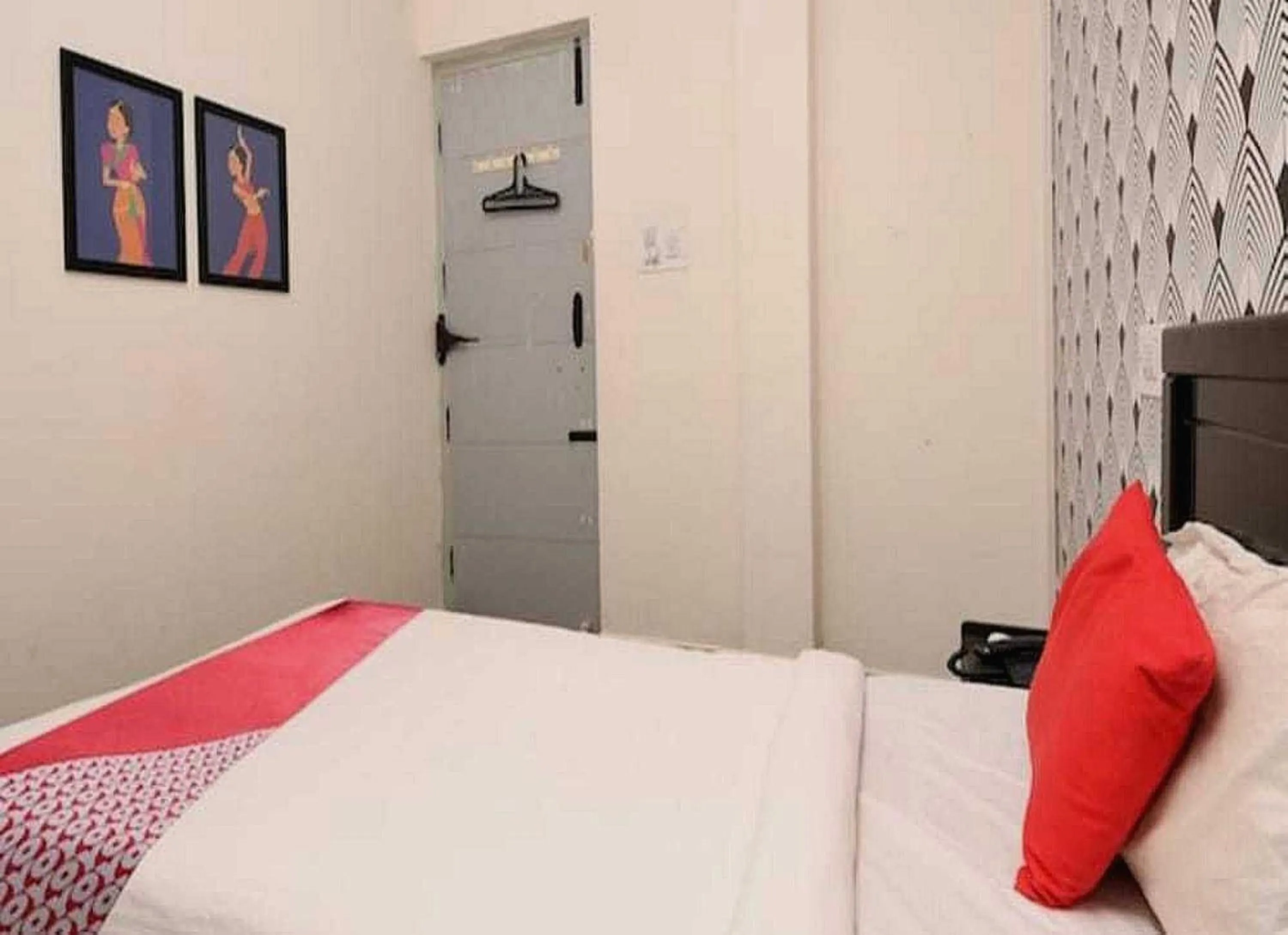 Bedroom in SPOT ON Happy Stay Near Sri Amruth Chithra Mandira