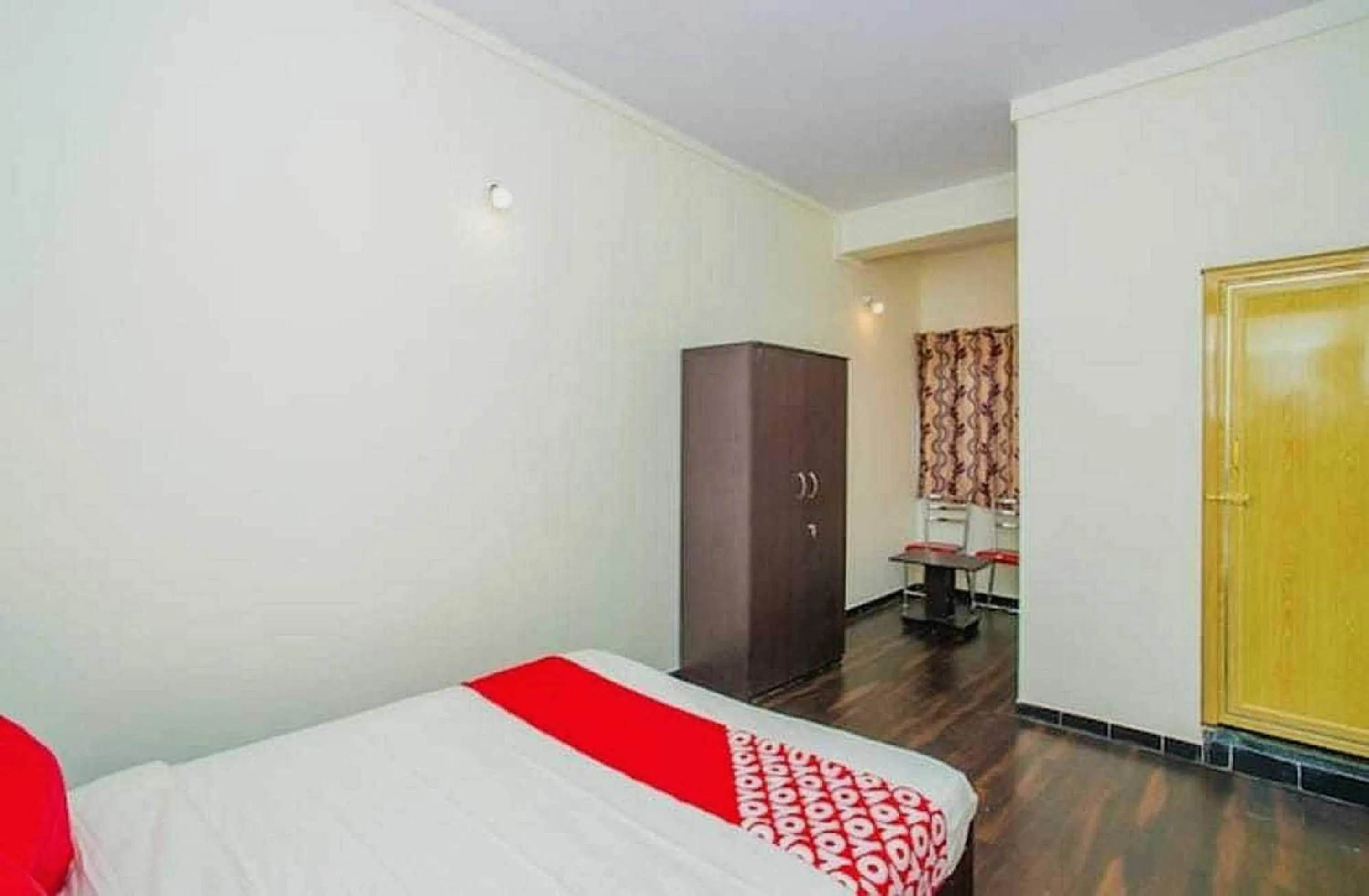 Bedroom in SPOT ON Happy Stay Near Sri Amruth Chithra Mandira