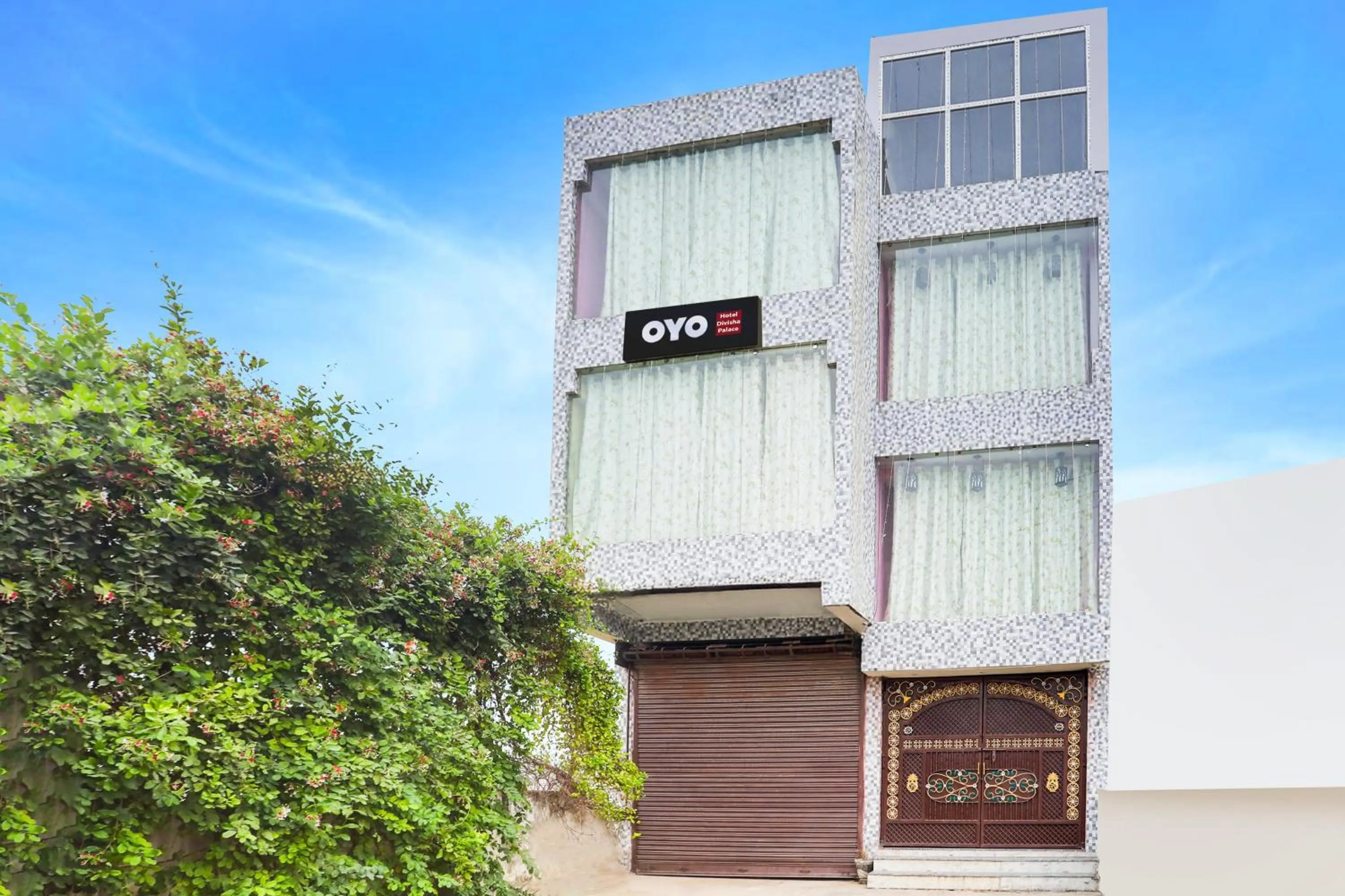 Facade/entrance in Hotel O Divisha palace
