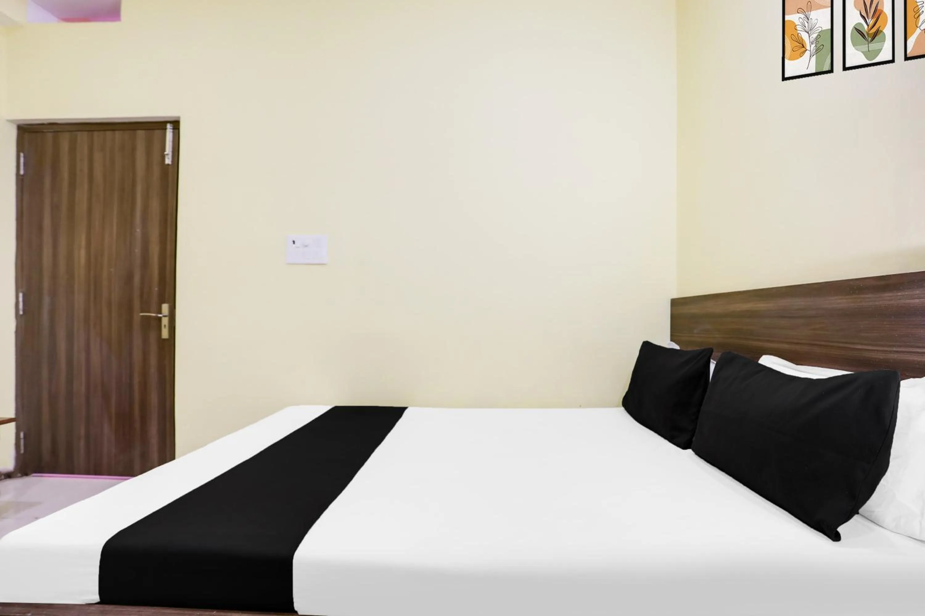 Bedroom, Bed in Hotel O Divisha palace