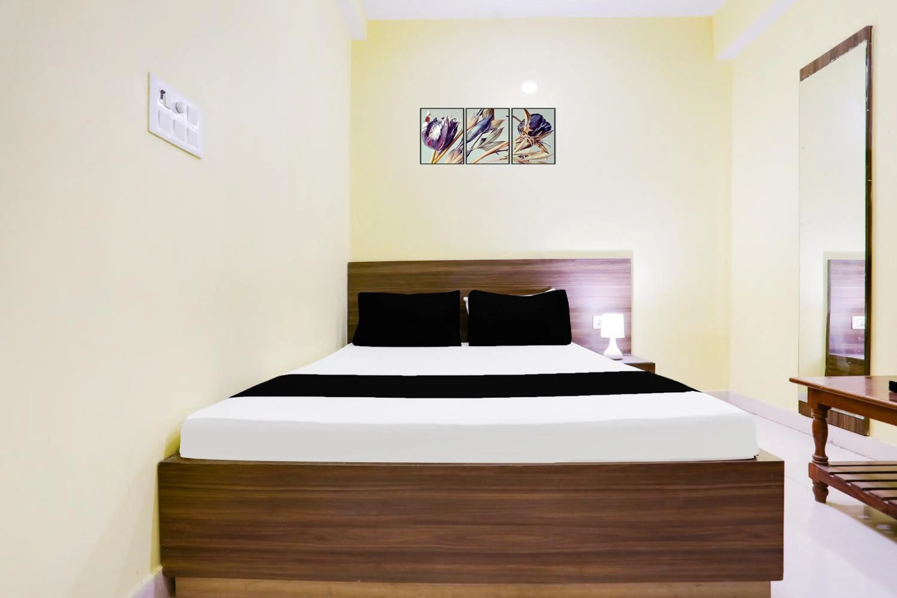 Bedroom, Bed in Hotel O Divisha palace