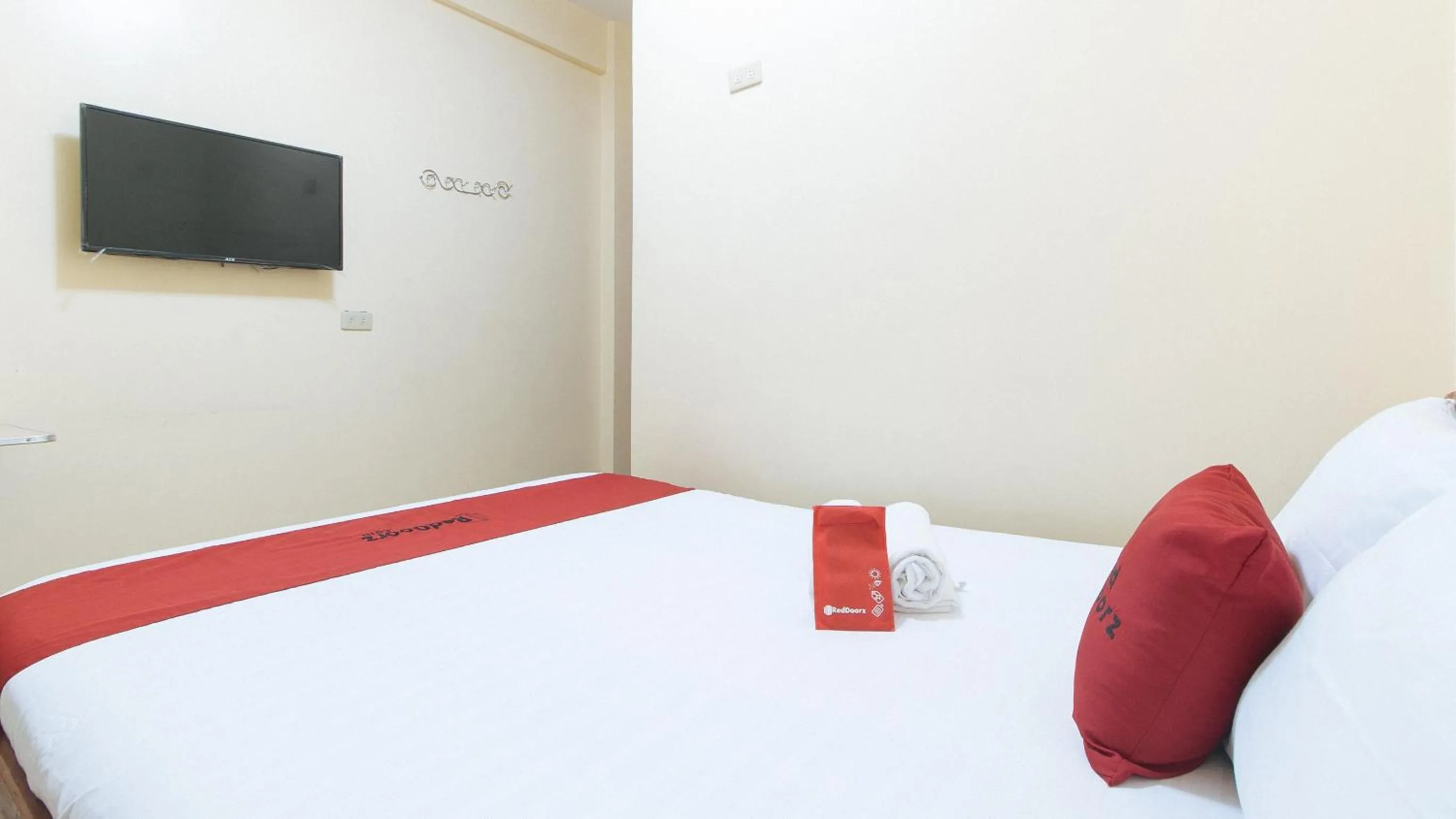 Bedroom, Bed in RedDoorz @ Golden Park Inn La Union