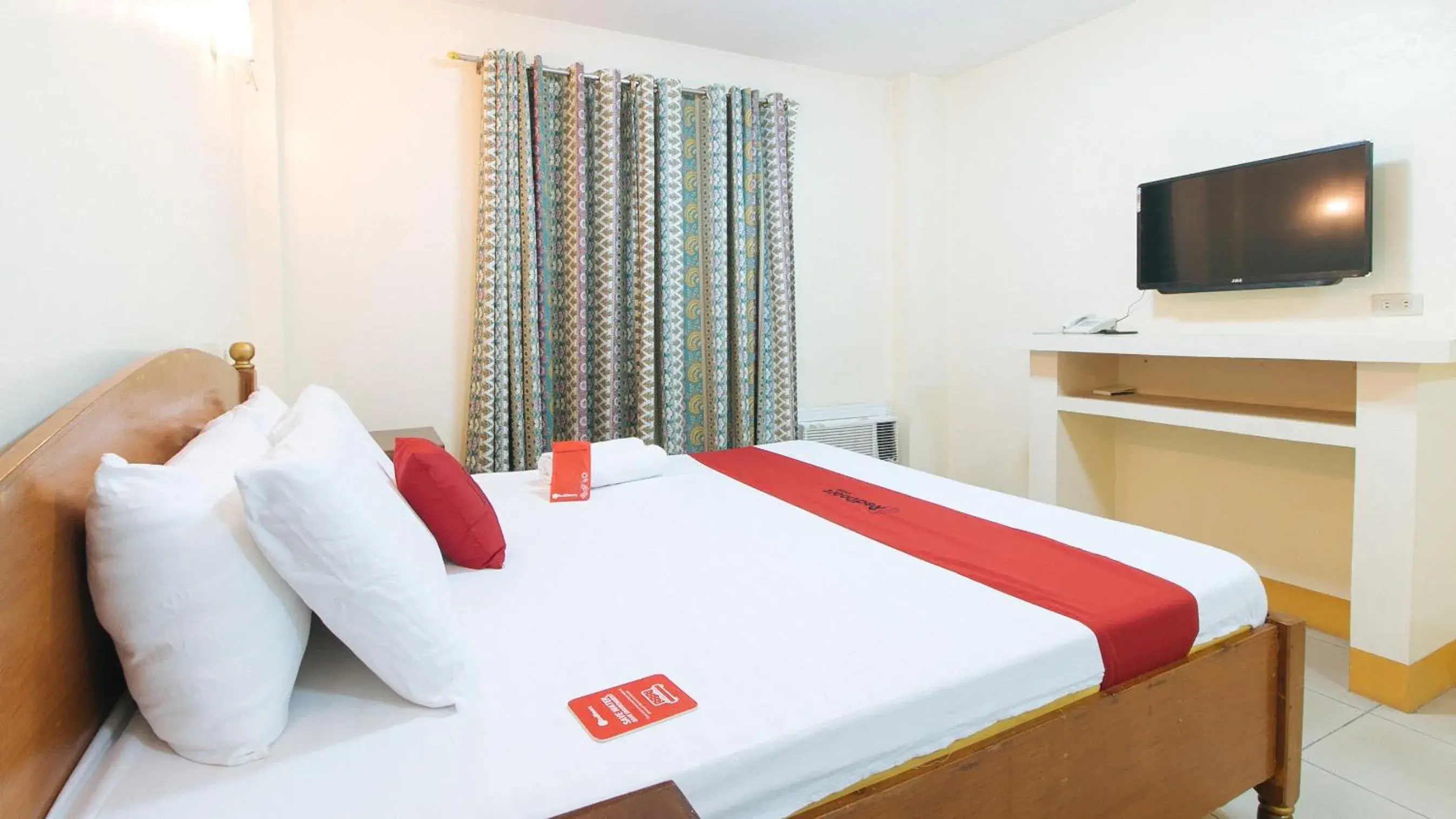 Photo of the whole room, Bed in RedDoorz @ Golden Park Inn La Union Photo of the whole room, Bed in RedDoorz @ Golden Park Inn La Union