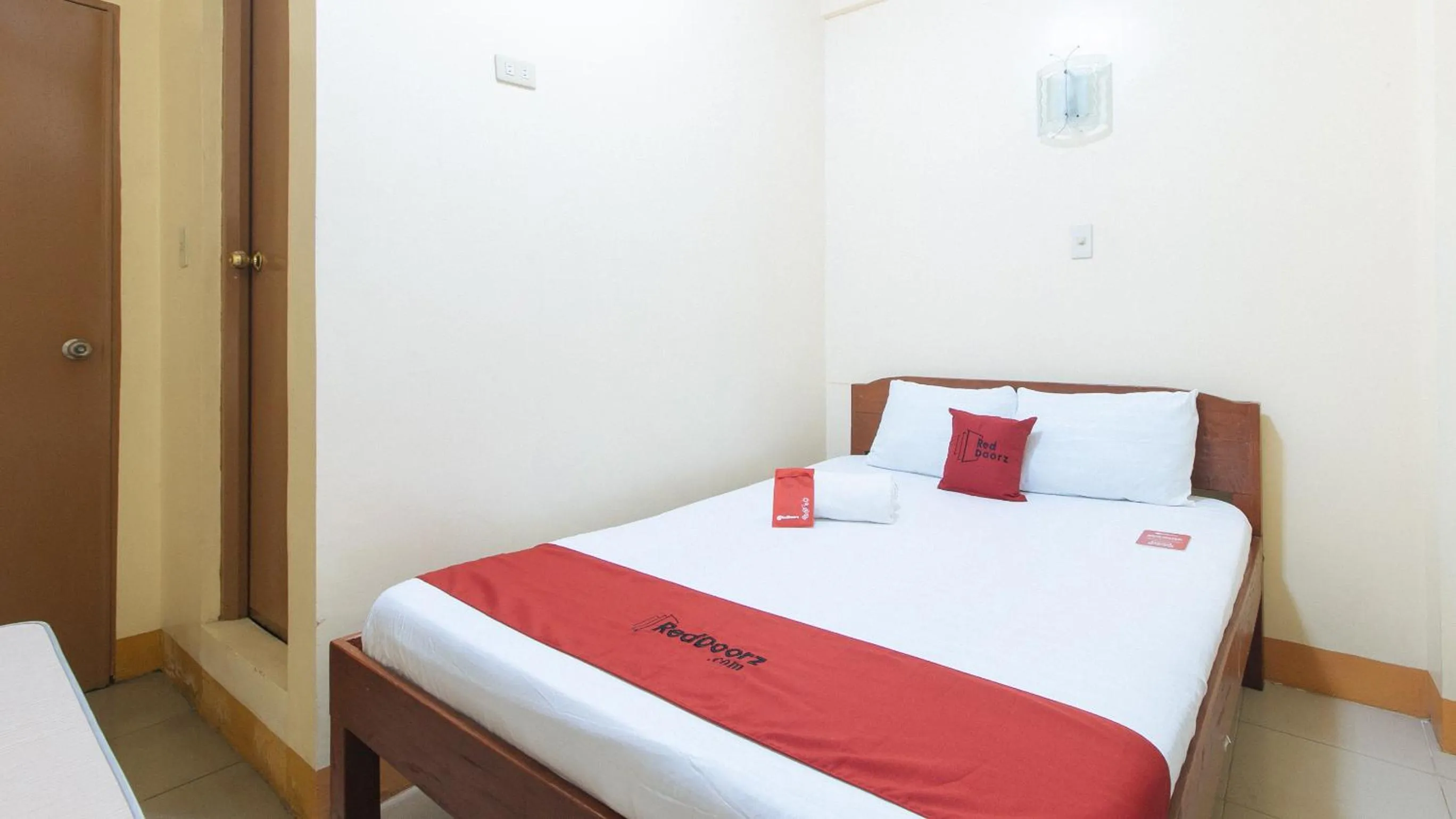 Bed in RedDoorz @ Golden Park Inn La Union