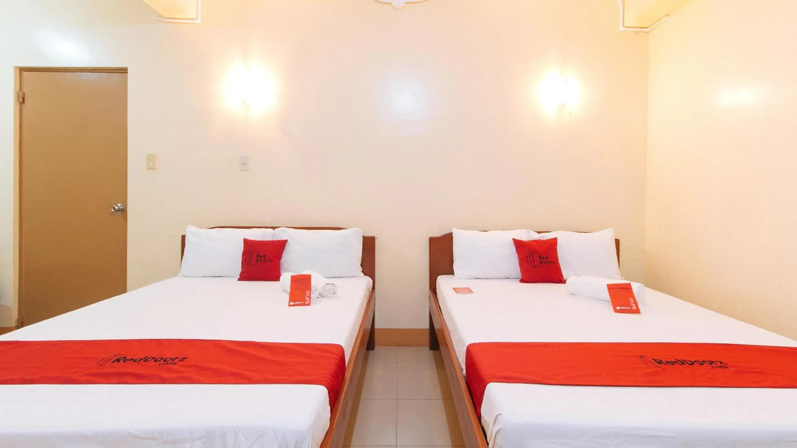 Photo of the whole room, Bed in RedDoorz @ Golden Park Inn La Union Photo of the whole room, Bed in RedDoorz @ Golden Park Inn La Union