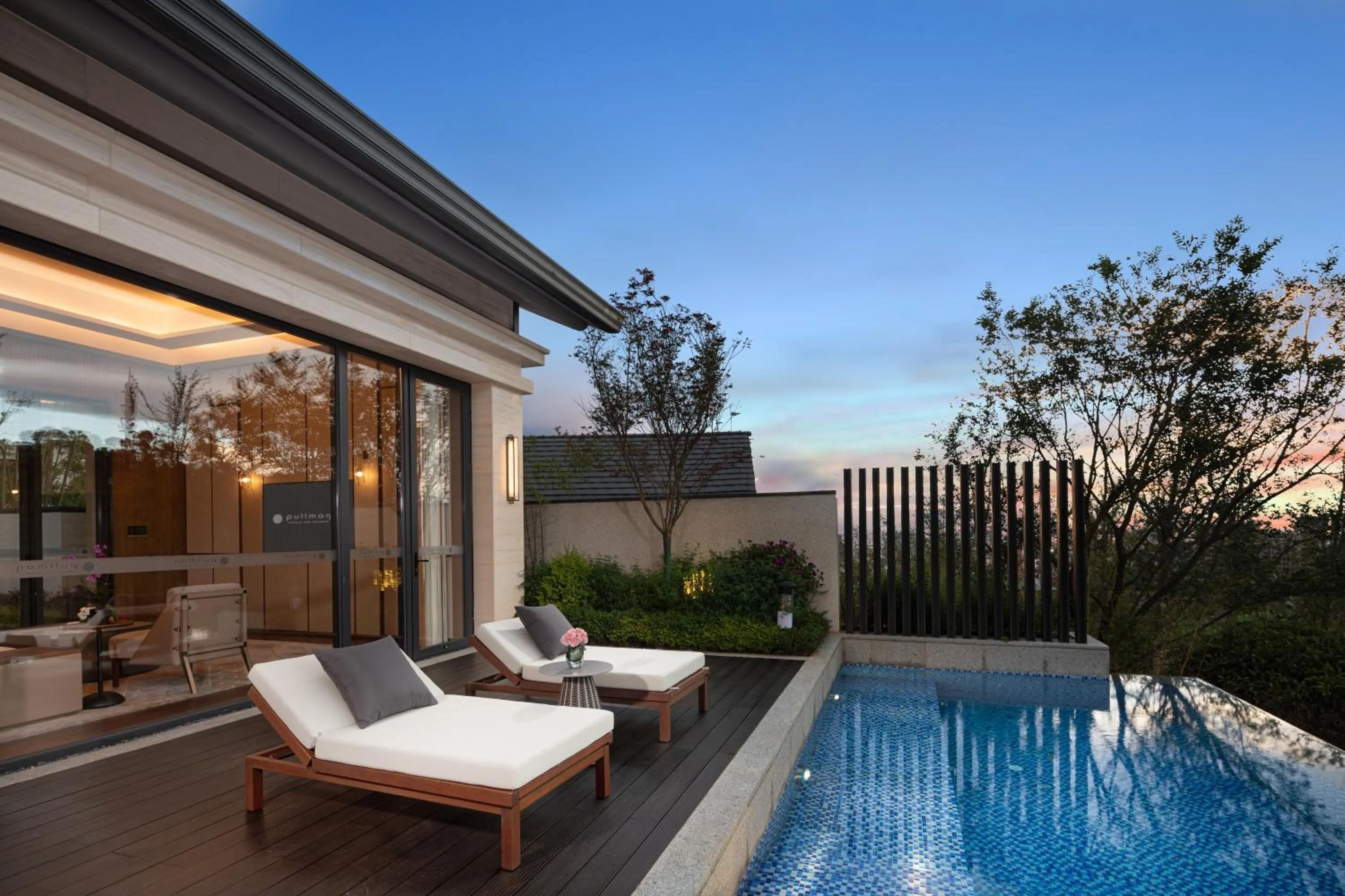 Swimming pool in Pullman Yuxi