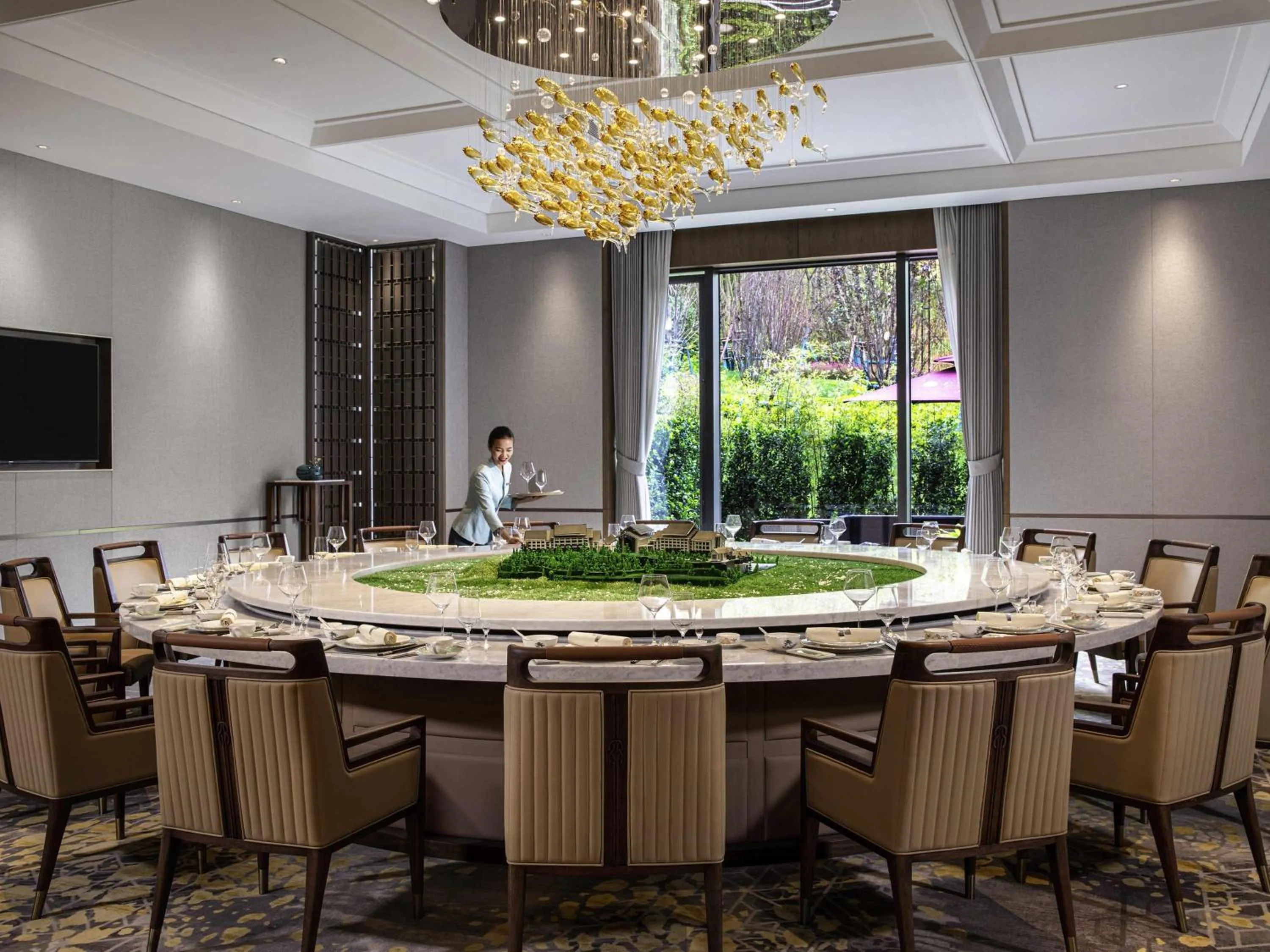 Restaurant/places to eat in Pullman Yuxi