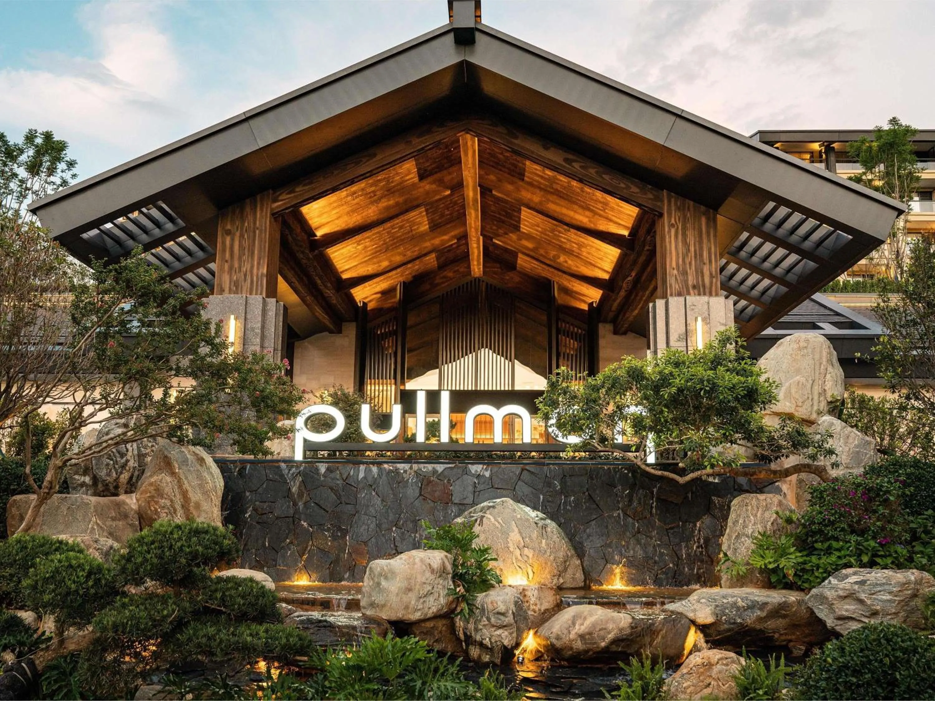 Property building in Pullman Yuxi