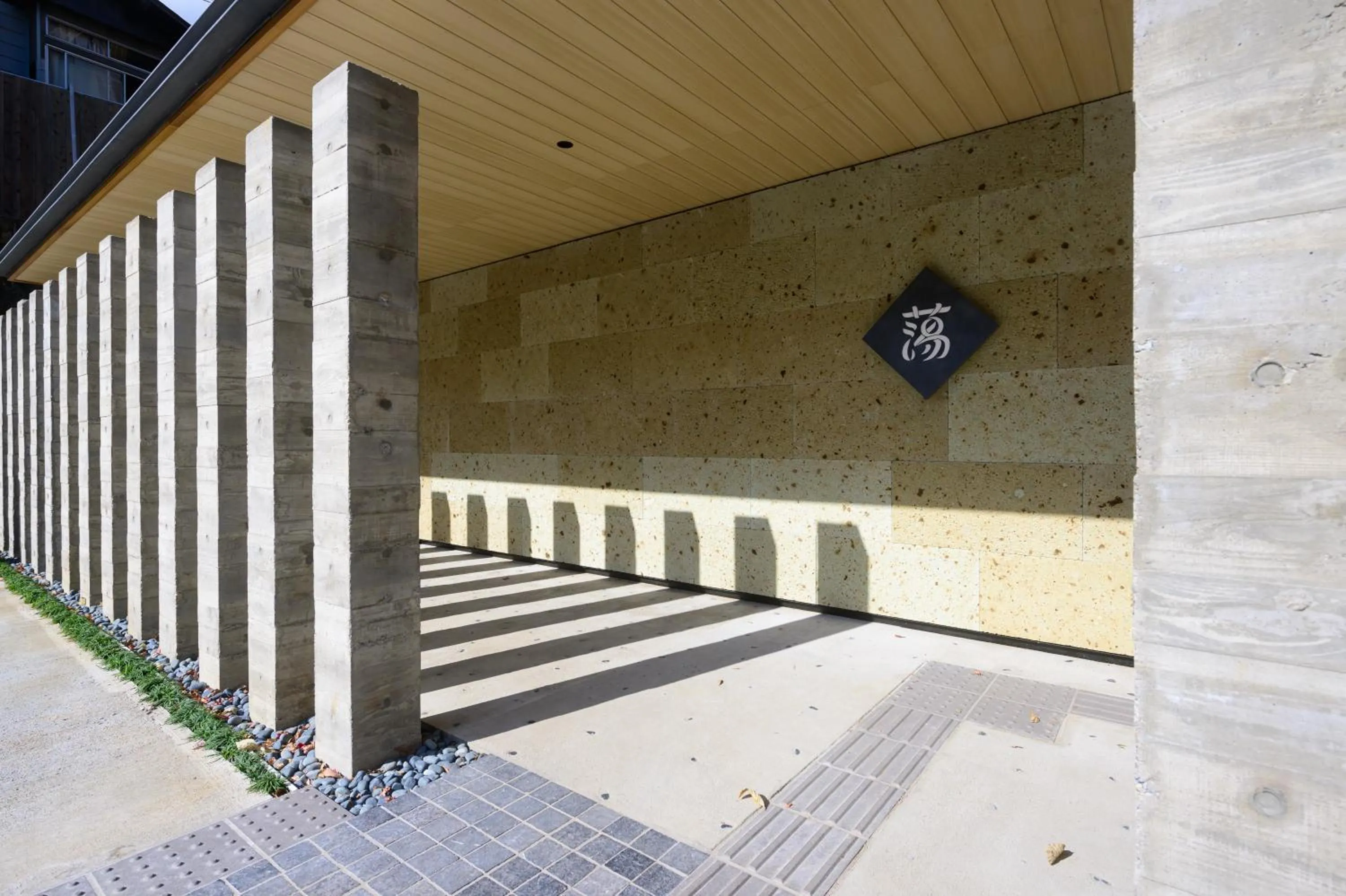 Facade/entrance in Urakusatsu TOU