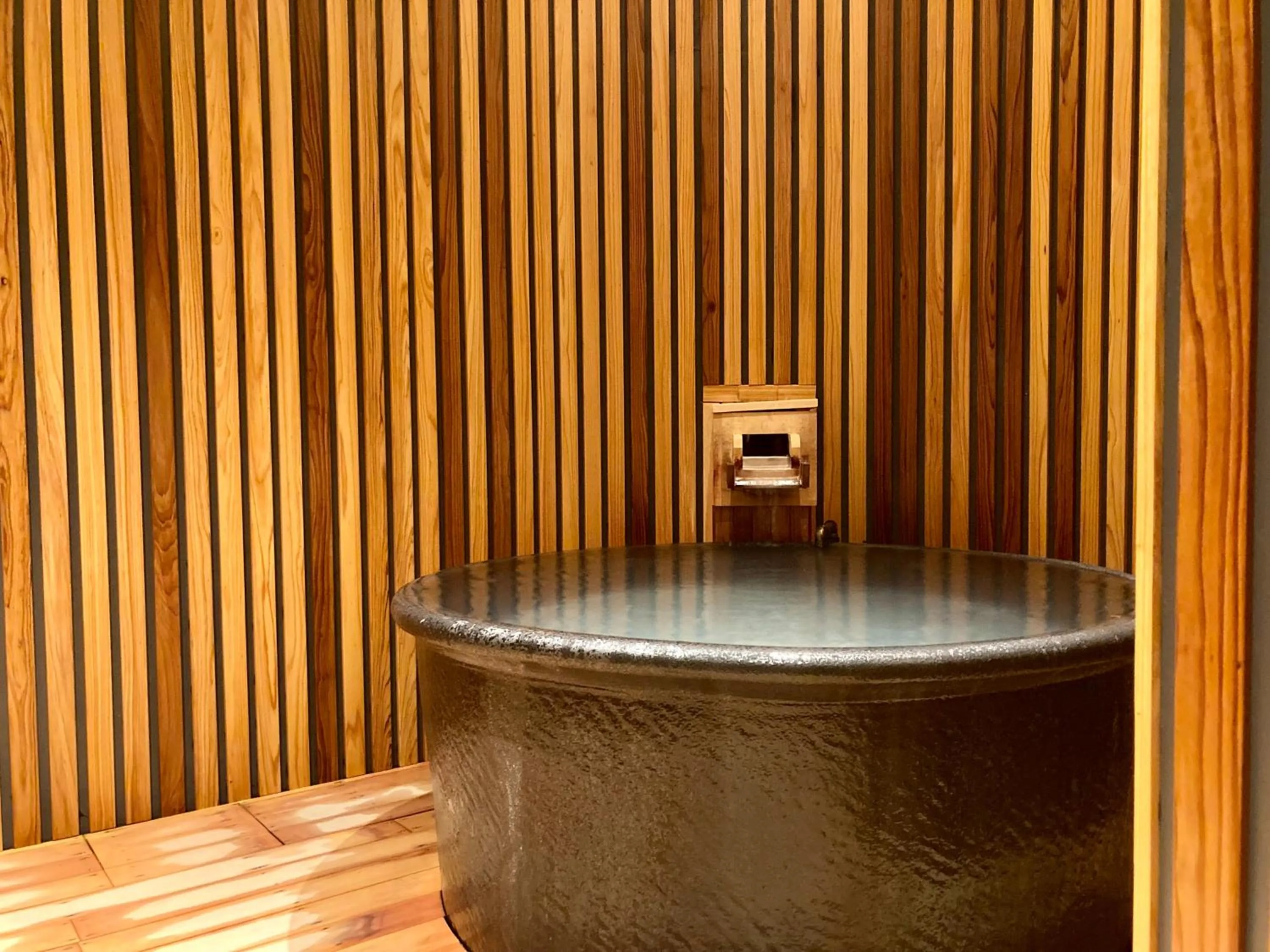 Hot Spring Bath in Urakusatsu TOU