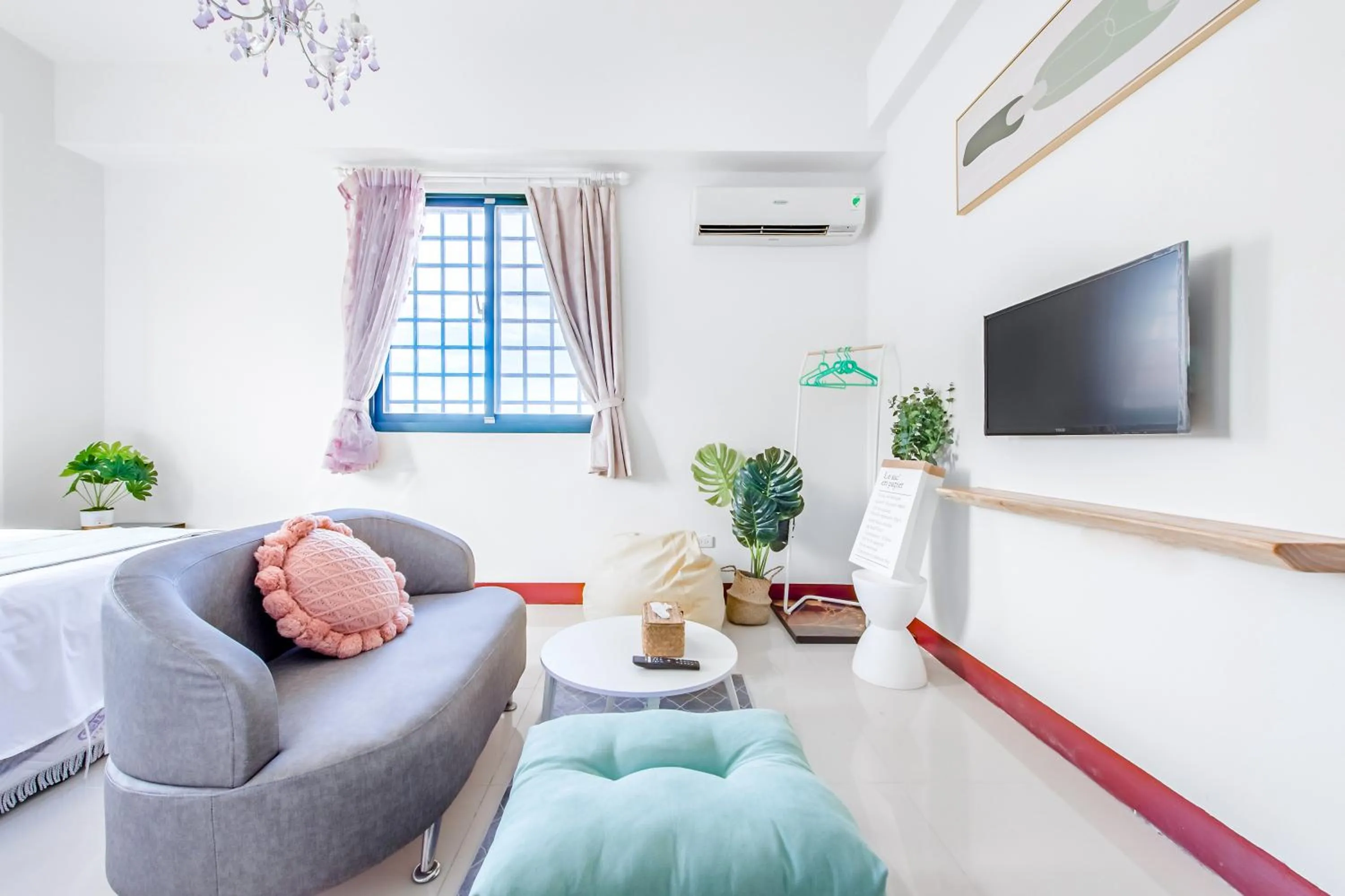 Photo of the whole room in Travel Road WuWu