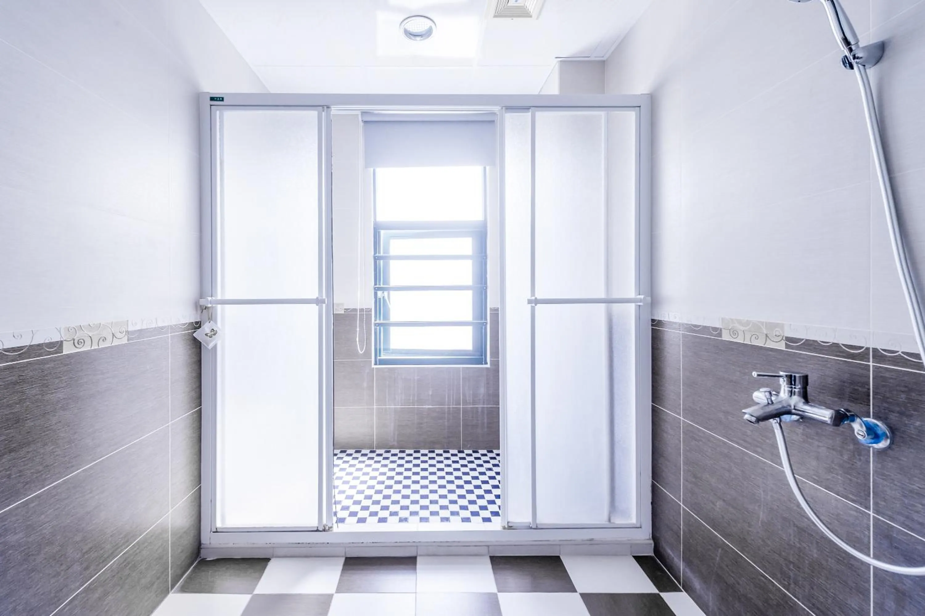 Bathroom in Travel Road WuWu