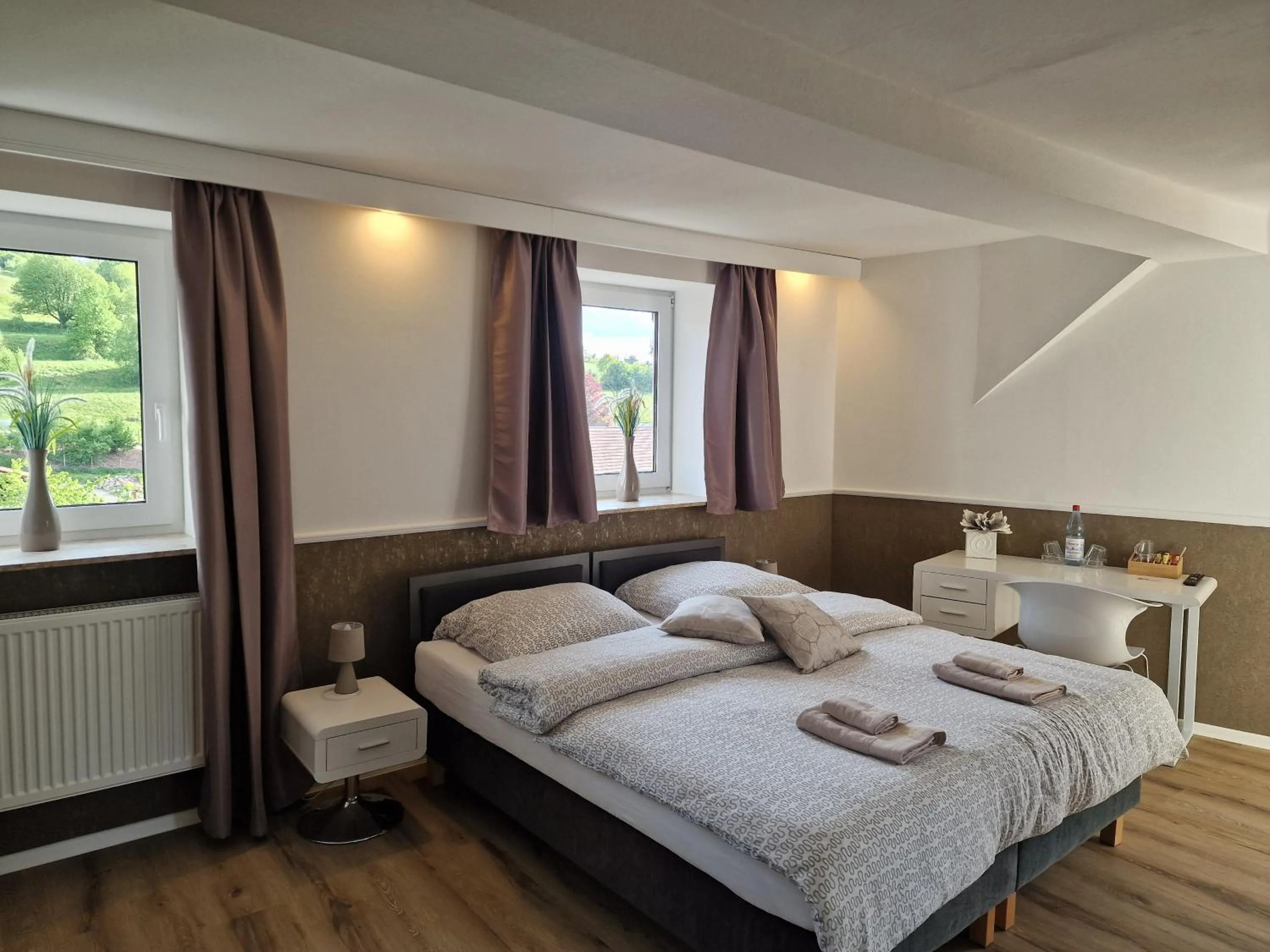 Bed in Zur Sonne "Gasthaus-Bar-Events"