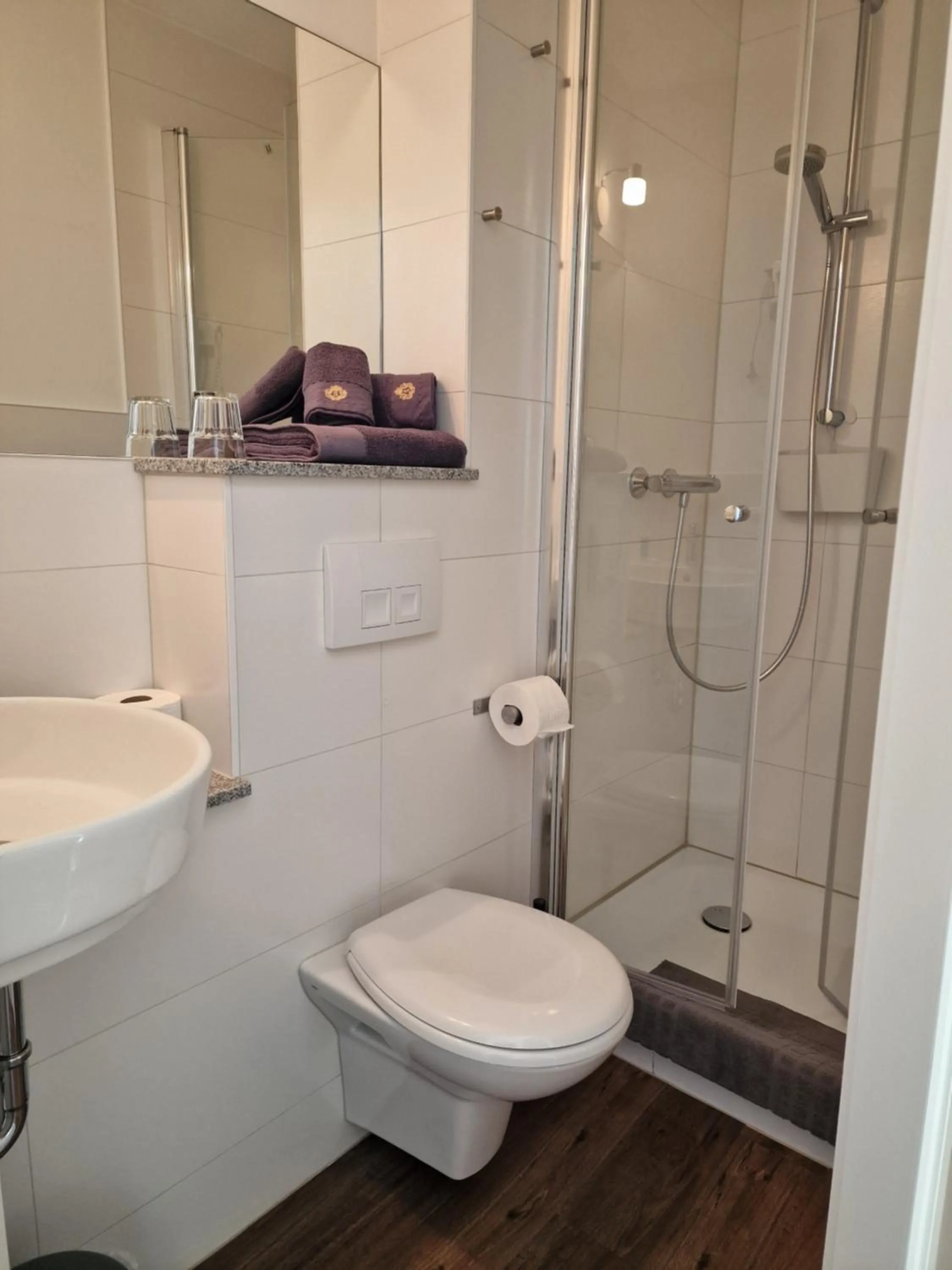 Shower in Zur Sonne "Gasthaus-Bar-Events"