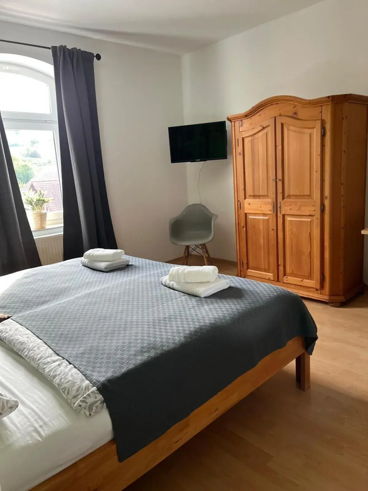 Two-Bedroom Family Apartment in Zur Sonne "Gasthaus-Bar-Events" Two-Bedroom Family Apartment in Zur Sonne "Gasthaus-Bar-Events"