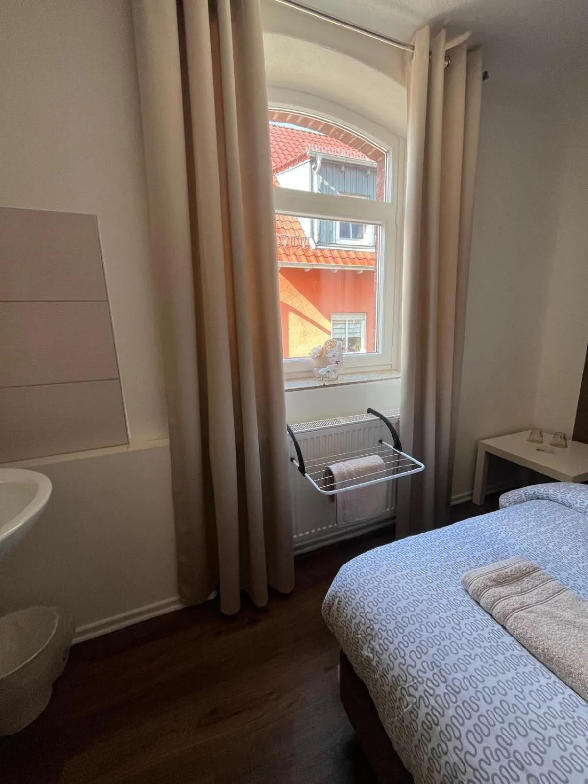 Bed in Zur Sonne "Gasthaus-Bar-Events"